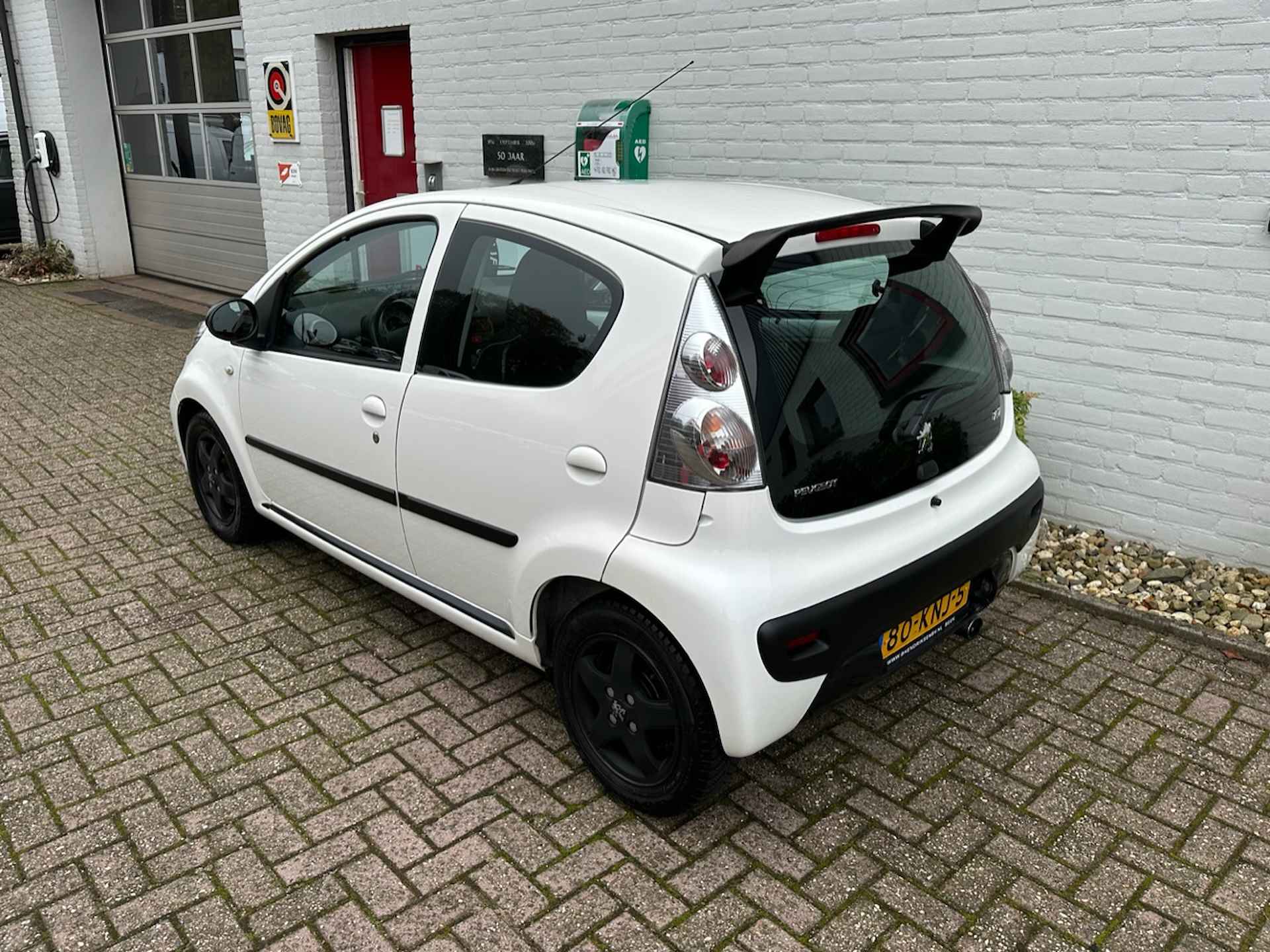 Peugeot 107 1.0 12V 68PK XS 5D/ Airco/ Origineel NL/ All season banden/ Lichtmetalen velgen/ Centrale vergrendeling/ Origineel NL/ NAP - 4/30