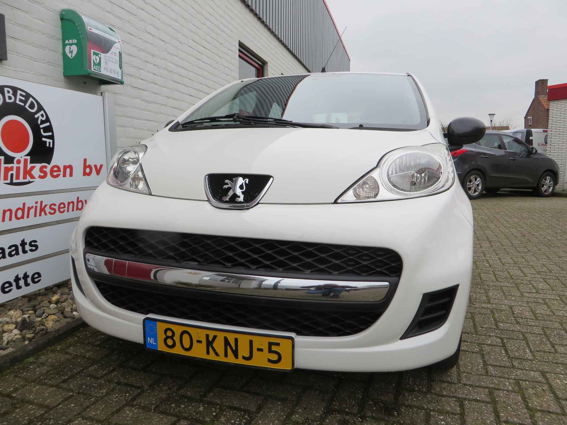 Peugeot 107 1.0 12V 68PK XS 5D/ Airco/ Origineel NL/ All season banden/ Lichtmetalen velgen/ Centrale vergrendeling/ Origineel NL/ NAP - 22/30