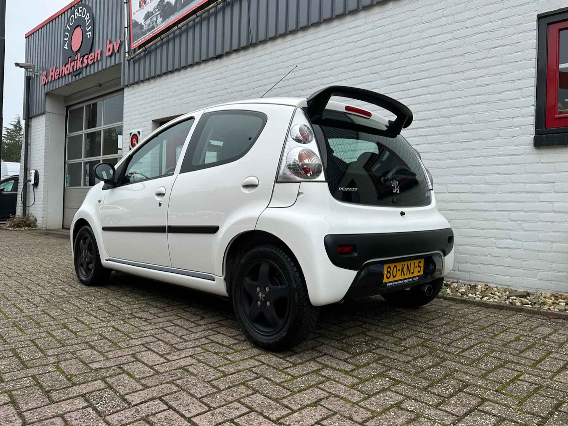 Peugeot 107 1.0 12V 68PK XS 5D/ Airco/ Origineel NL/ All season banden/ Lichtmetalen velgen/ Centrale vergrendeling/ Origineel NL/ NAP - 28/30