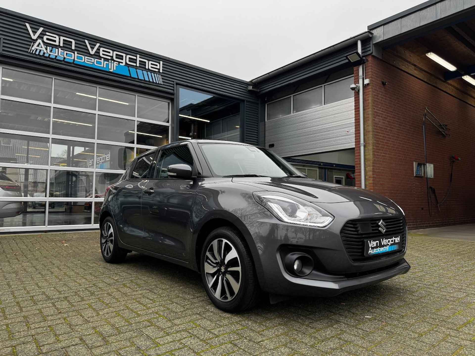 SUZUKI Swift 1.0 Boosterjet stijl / LED /AUTOMAAT / TREKHAAK / DAB - 7/22