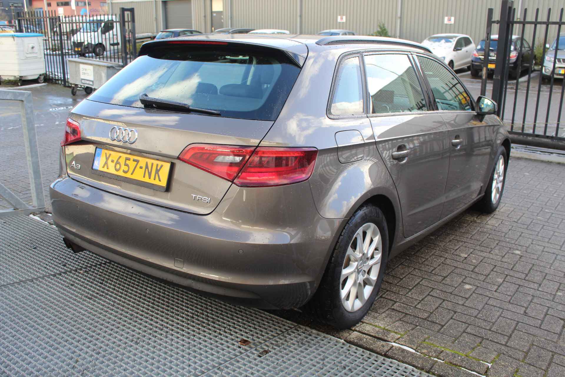 Audi A3 Sportback 1.4 TFSI Sportback Led dagrijverlichting/Climate control/Parkeersensoren/Licht metalen velgen - 9/21