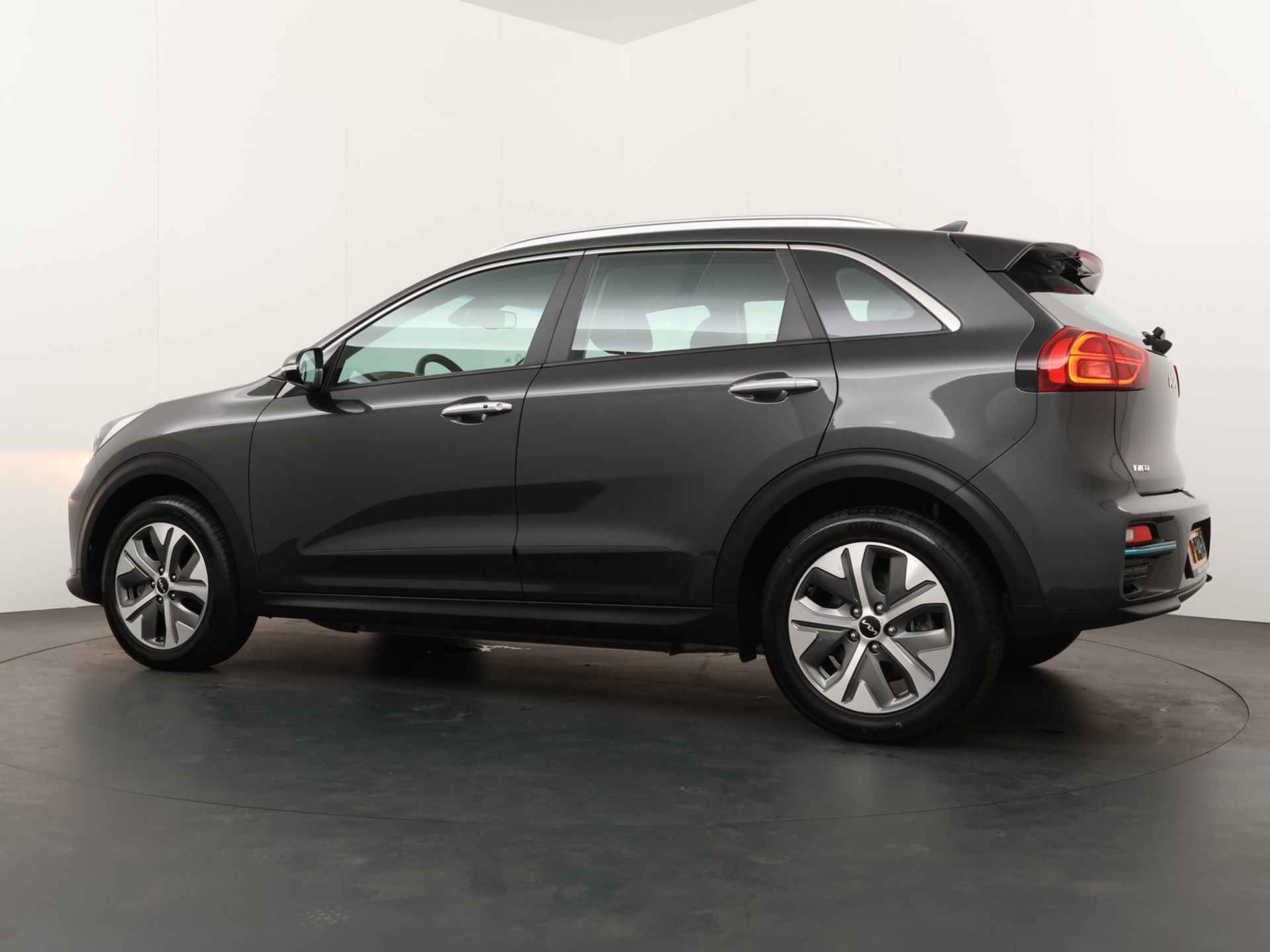 Kia e-Niro DynamicLine 64 kWh *€2000 Subsidie beschikbaar* - Navigatie - Camera - Climate control - Apple Carplay/Android Auto - Fabrieksgarantie tot 07-2029 - 4/48