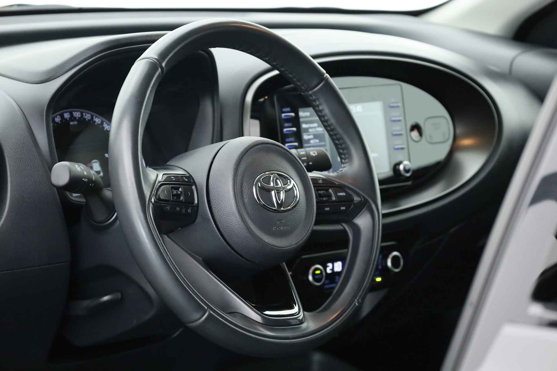 Toyota Aygo X 1.0 VVT-i MT first | Navi by app | Camera | Clima | Adapt. Cruise - 4/23