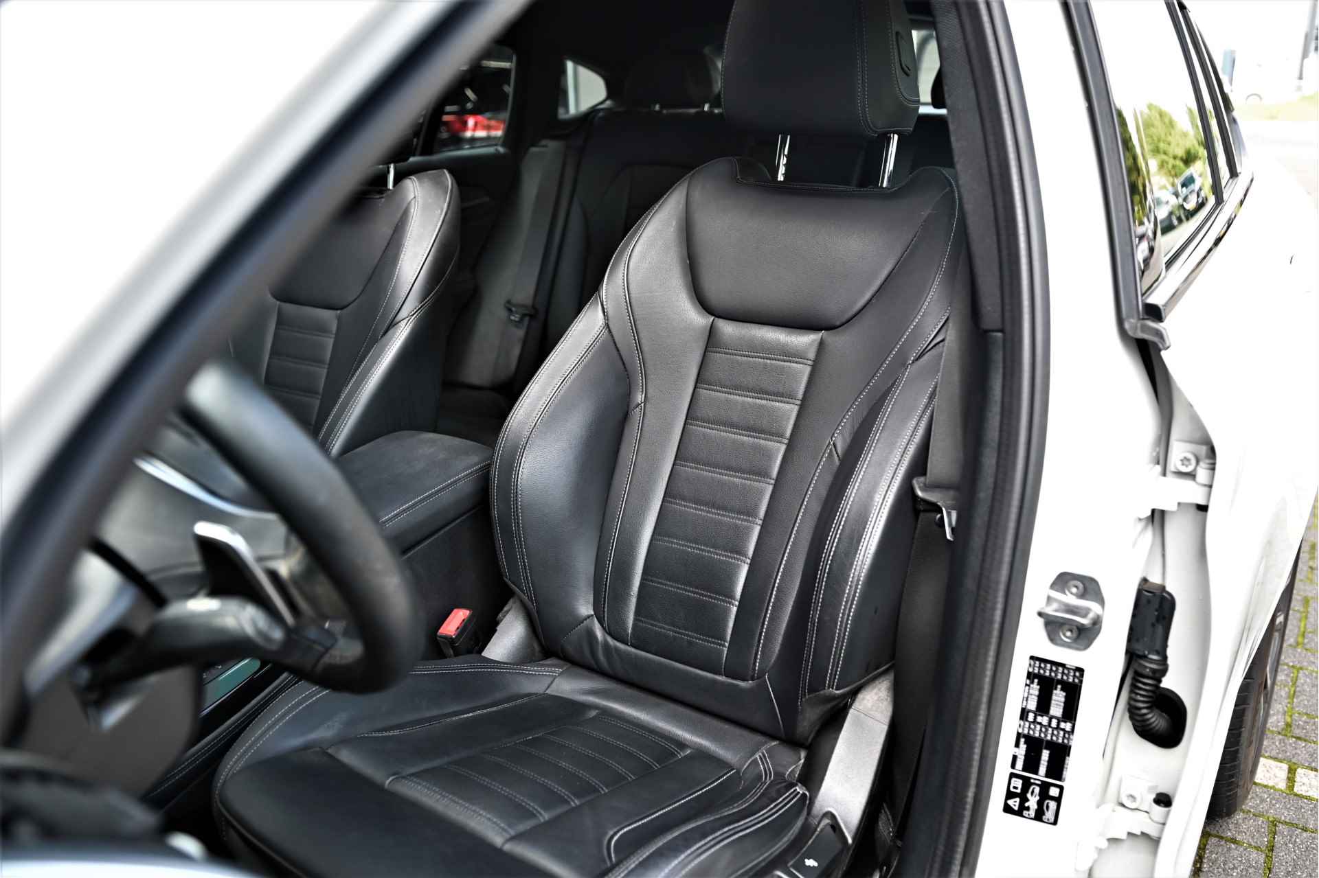 BMW X4 xDrive30i High Executive M Sport Automaat / Panoramadak / Sportstoelen / Parking Assistant Plus / LED / M Sportonderstel / Navigatie Professional / Leder - 5/25
