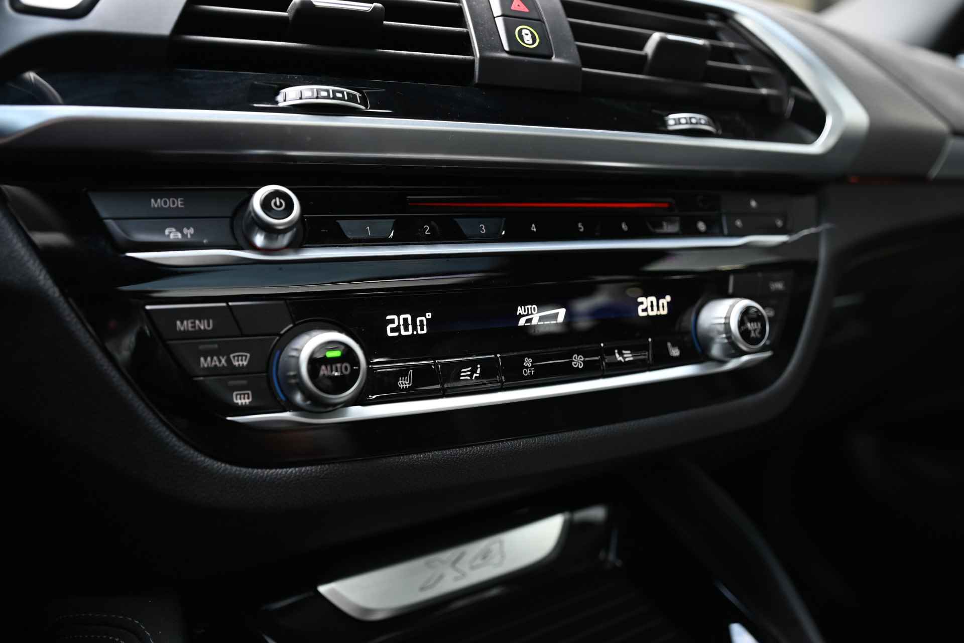BMW X4 xDrive30i High Executive M Sport Automaat / Panoramadak / Sportstoelen / Parking Assistant Plus / LED / M Sportonderstel / Navigatie Professional / Leder - 17/25