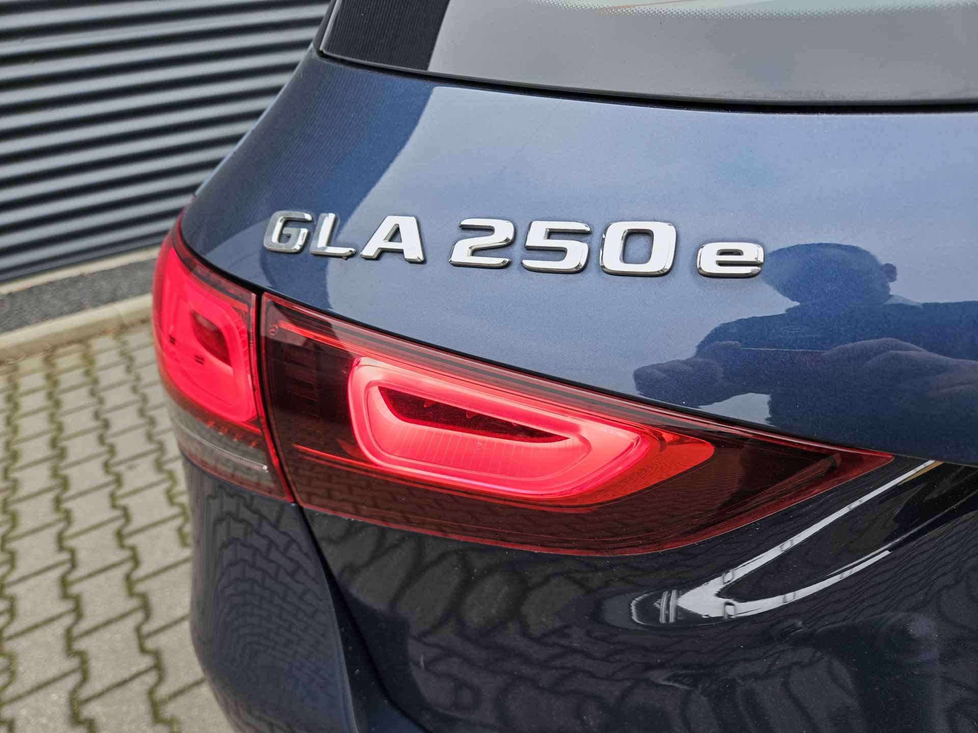 Mercedes-Benz GLA 250 e Style Plug In Hybrid Dealer O.H PHEV | Panodak | Widescreen Navi | Lederen Sportstoelen Verwarmd | Camera | Keyless | Apple Carplay | Sfeerverlichting | - 13/25