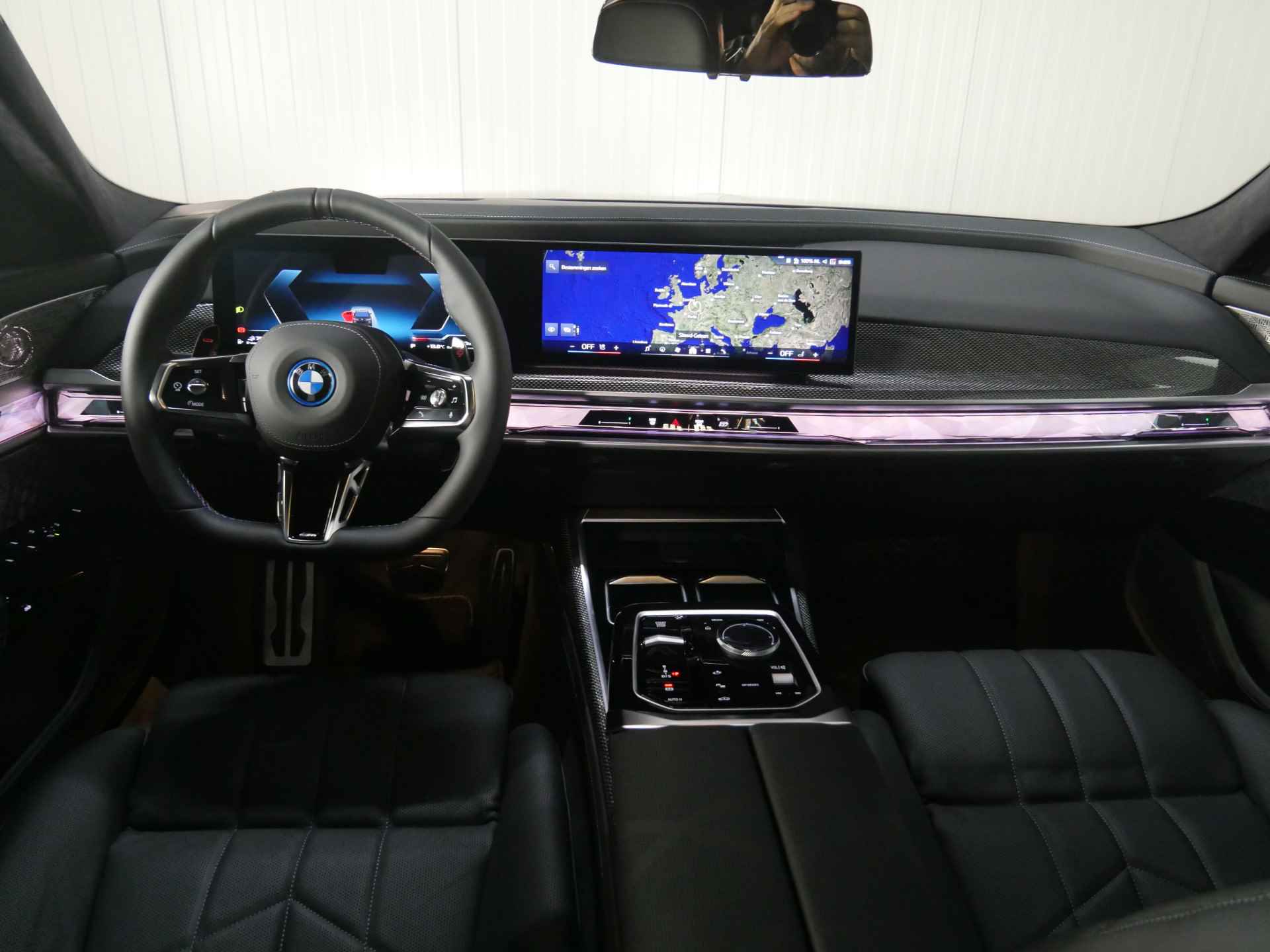 BMW 7 Serie M760e xDrive High Executive Automaat / Panoramadak Sky Lounge / Massagefunctie voor + achter / Bowers & Wilkins / Parking Assistant Professional / Active Steering - 5/45