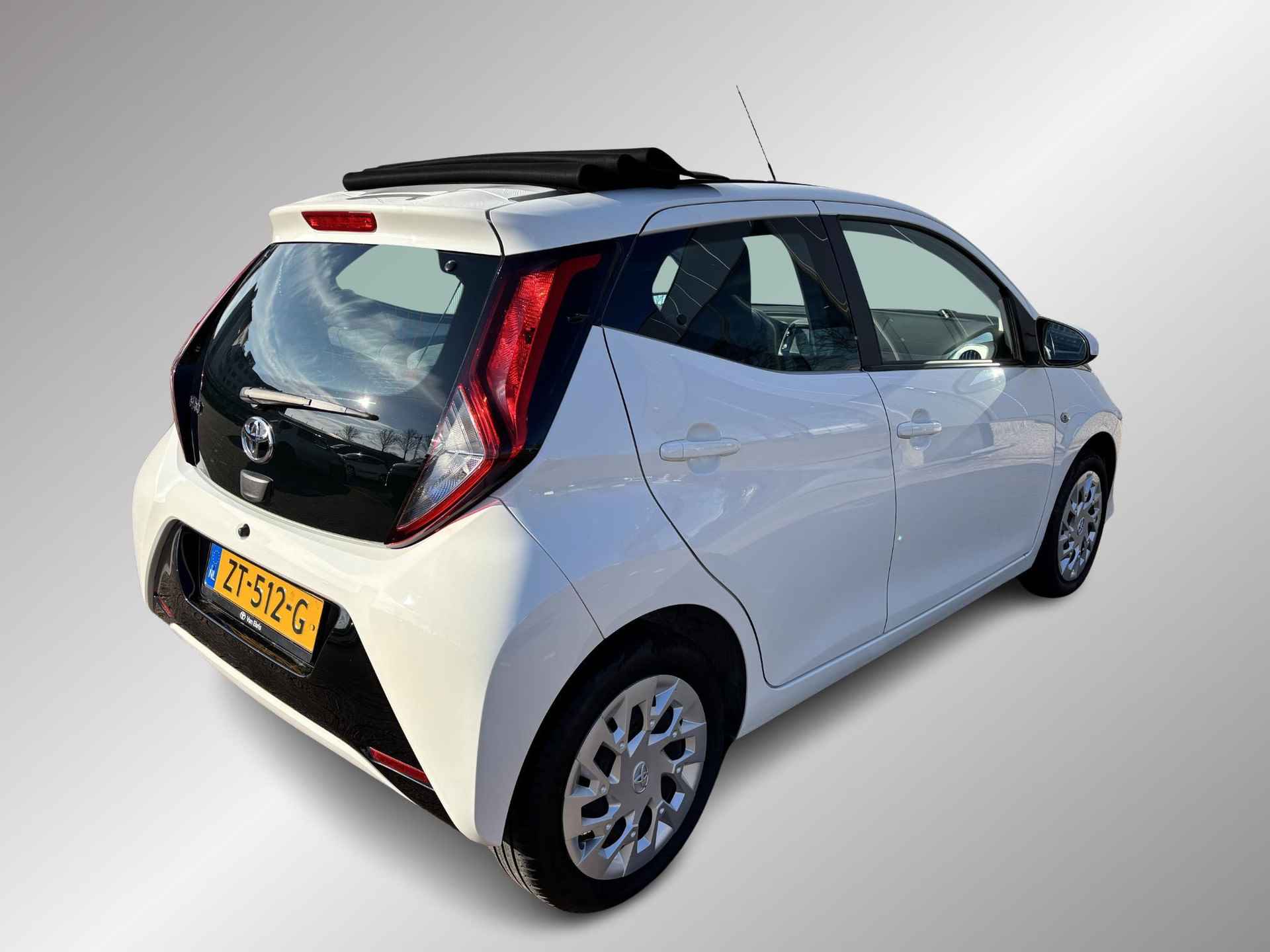 Toyota Aygo 1.0 VVT-i x-play limited Cabrio, Apple carplay, Android auto. - 2/45