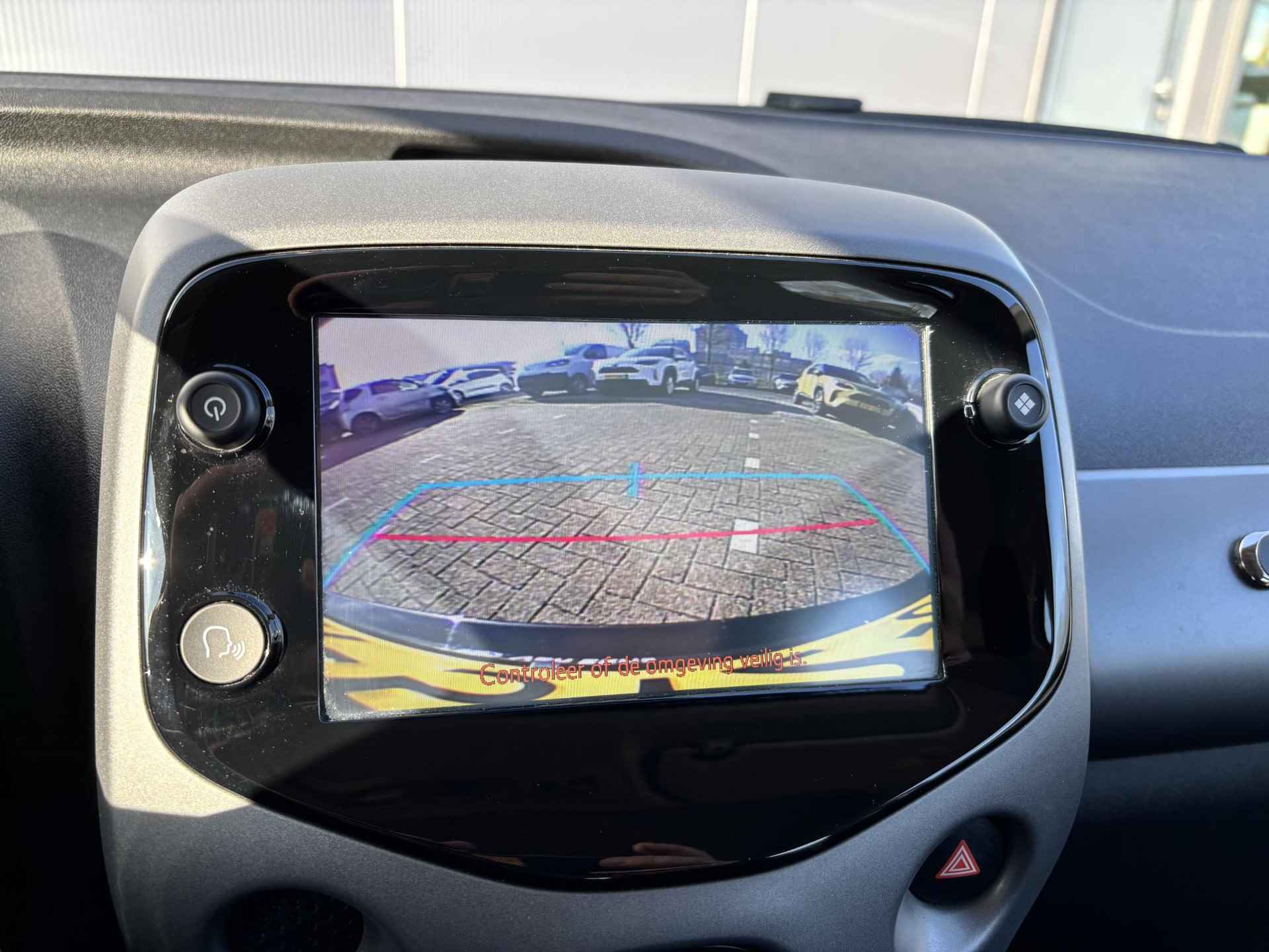 Toyota Aygo 1.0 VVT-i x-play limited Cabrio, Apple carplay, Android auto. - 22/45