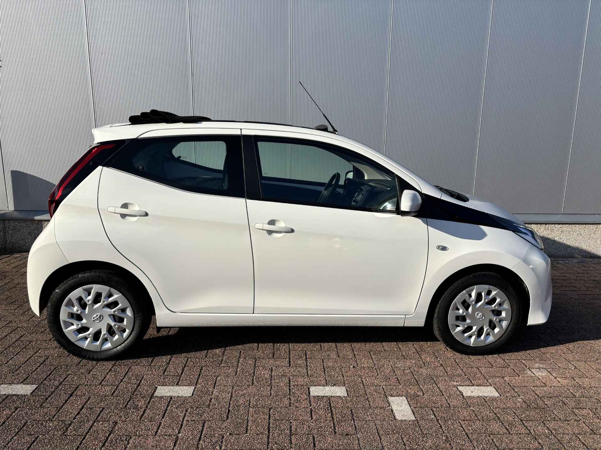 Toyota Aygo 1.0 VVT-i x-play limited Cabrio, Apple carplay, Android auto. - 43/45