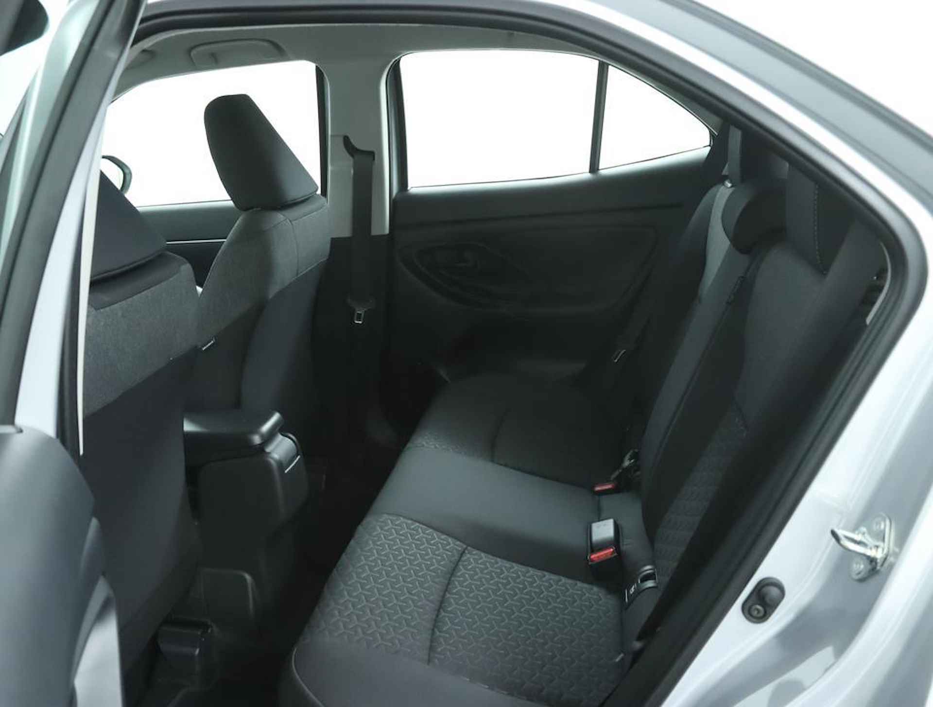 Toyota Yaris Cross Hybrid 115 Active | Adaptive Cruise Control | Airco | Achteruitrijcamera | Apple Carplay | Android Auto | - 18/49
