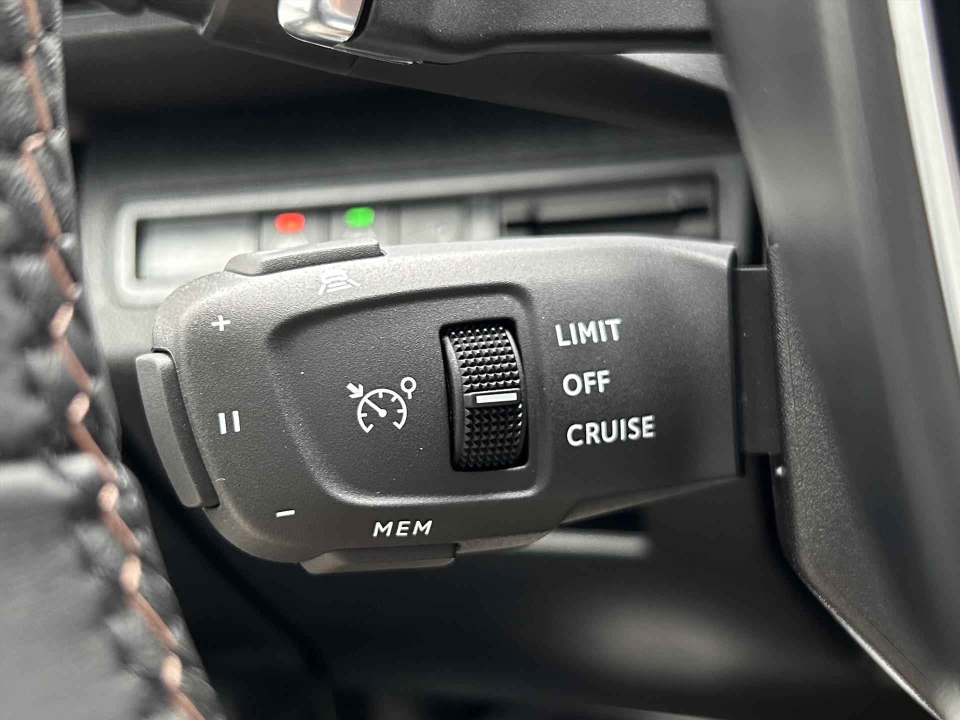 Peugeot 3008 1.2 Hybrid 136pk e-DSC6 GT | FOCAL | Apple Carplay Android auto  | Massage functie | Geheugen standen stoel | Black Pack  Afwerking | Alcantara | - 12/62