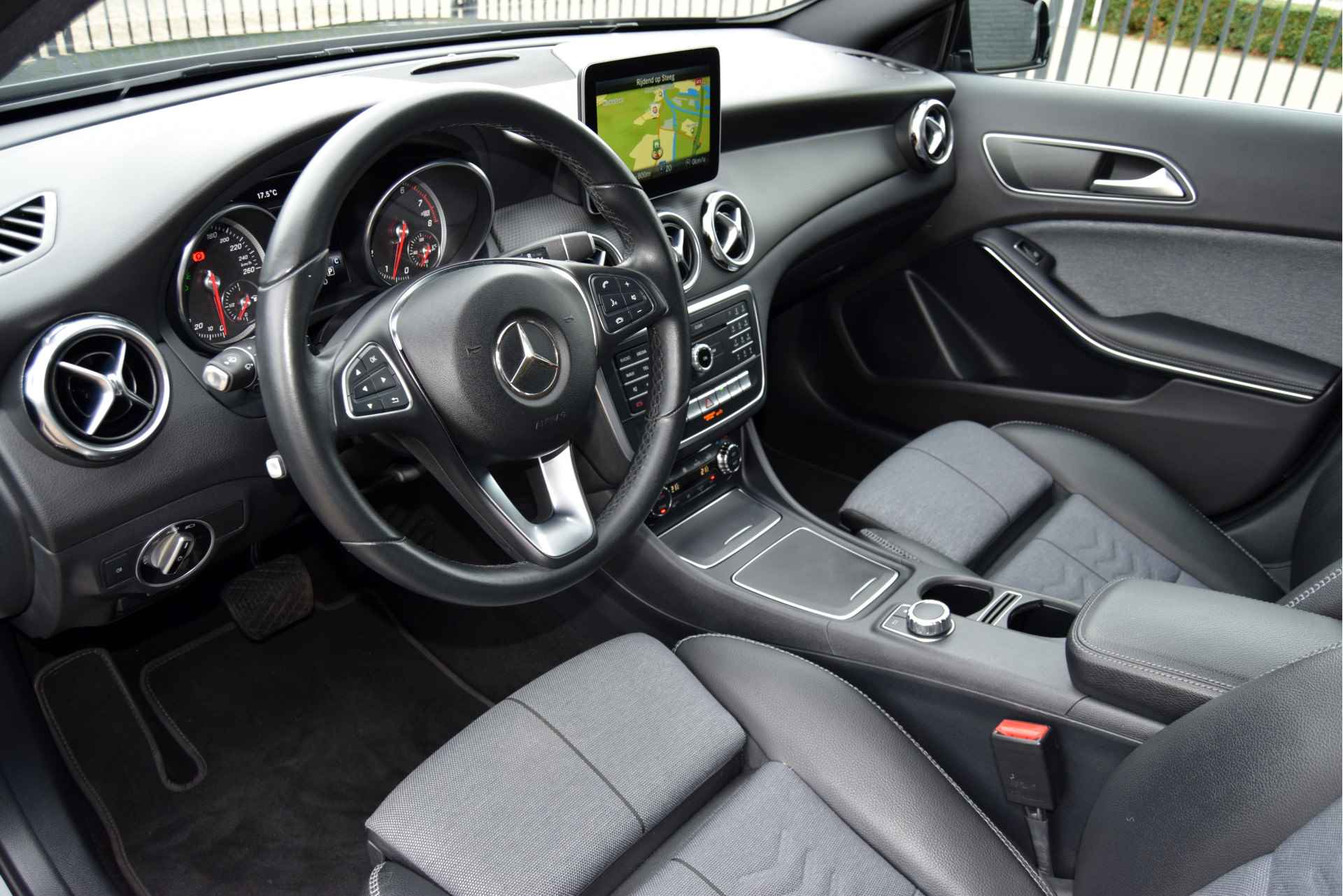 Mercedes-Benz GLA 180 Business Solution Style 43.000km NAP Camera Stoelverwarming Afn trekhaak - 12/46