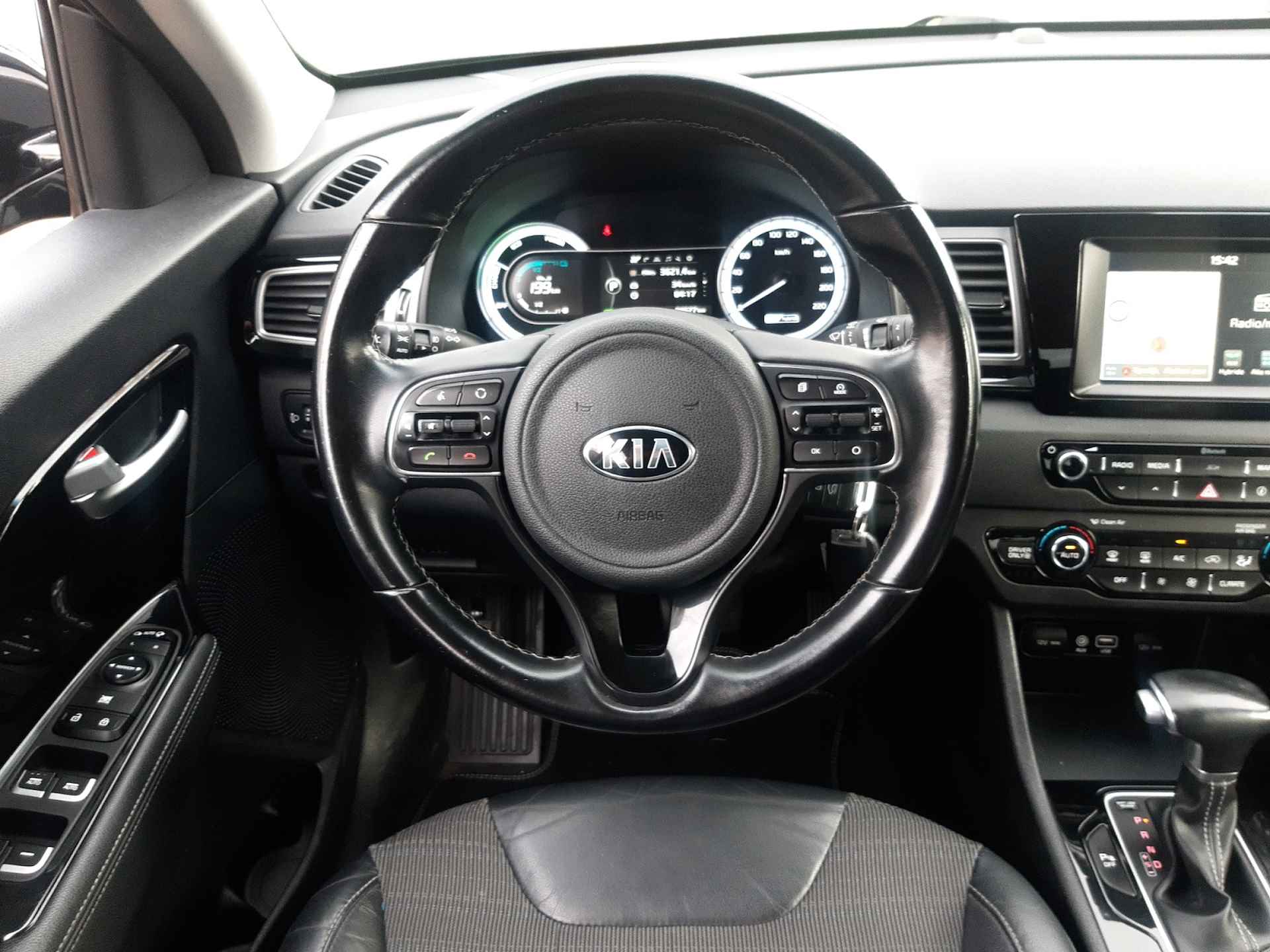 Kia Niro 1.6 GDi Hybrid DynamicLine (105 PK) 1e-Eig, Kia-Dealer-Onderh, 12-Mnd-BOVAG, NL-Auto, Trekhaak, Navigatie/Apple-Carplay/Android-Auto, Cruisecontrol, Achteruitrijcamera, Parkeersensoren, Licht-Zicht-Pakket, Lm-Velgen-16Inch, Privacy-Glas - 19/34