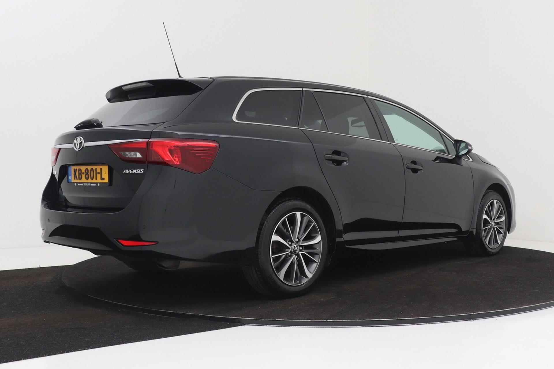 Toyota Avensis Touring Sports 1.8 VVT-i Lease Pro | Automaat | Navigatie | Stoelverwarming | Climate Control | - 2/43