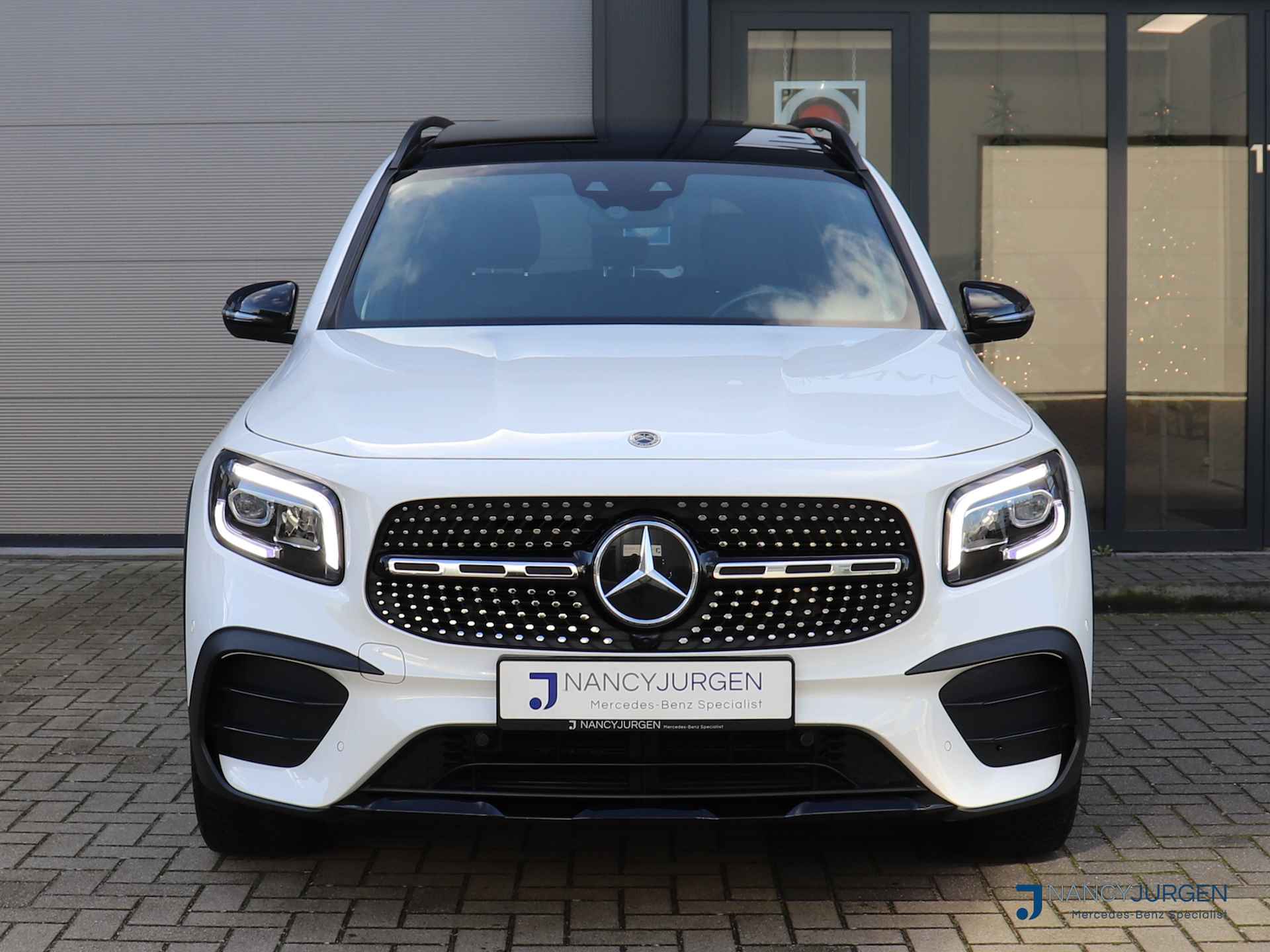 Mercedes-Benz GLB 200 AMG | 7G Aut | Ambiente | Aut. Airco | Business | LED | MBUX | Night Pakket | Elektr. Panorama Schuifdak | Parkeer Pakket | Trekhaak Zwenkbaar | - 7/47