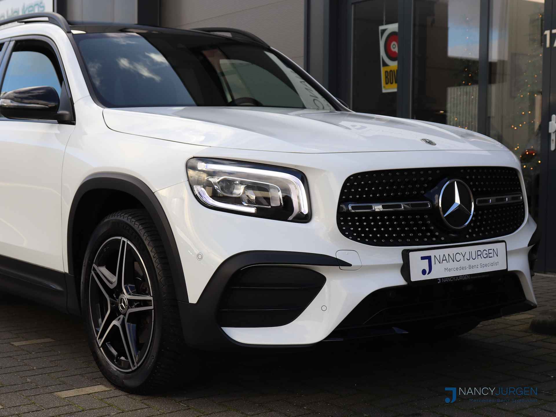 Mercedes-Benz GLB 200 AMG | 7G Aut | Ambiente | Aut. Airco | Business | LED | MBUX | Night Pakket | Elektr. Panorama Schuifdak | Parkeer Pakket | Trekhaak Zwenkbaar | - 33/47