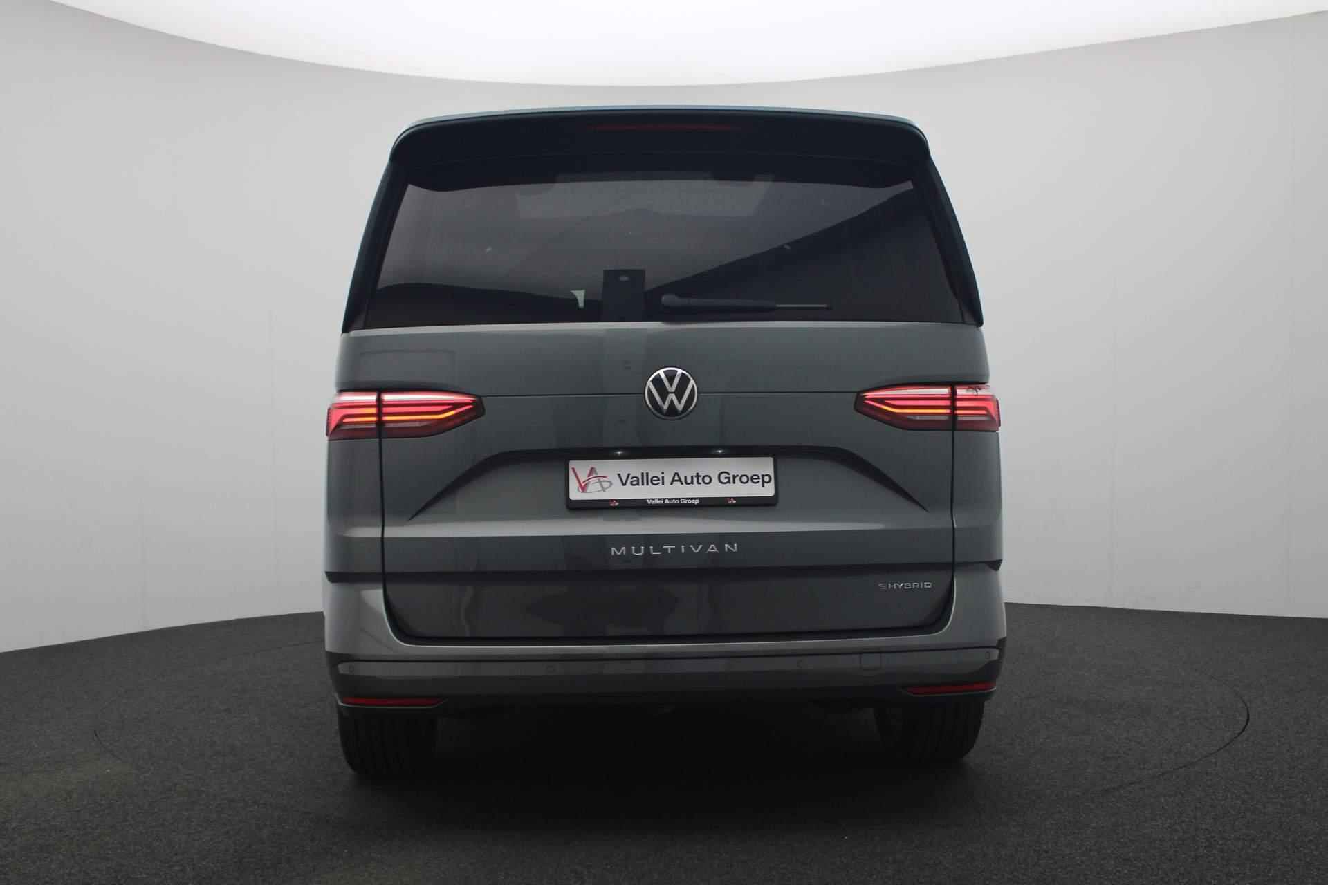 Volkswagen Multivan 7 pers. 1.4 218PK DSG eHybrid L1H1 Life | Pano | IQ Light | Camera | Trekhaak | Standkachel | 17 inch - 26/56