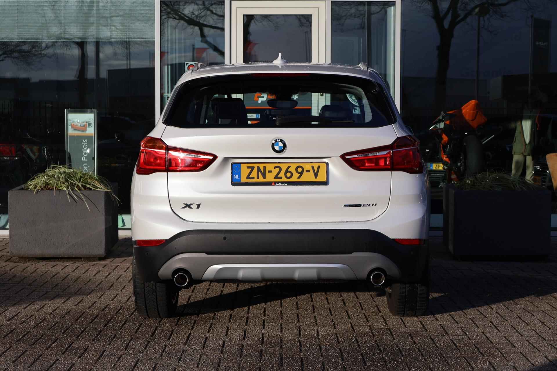 BMW X1 (f48) sDrive20i High Executive 192pk Aut | Leder | Navi | Stoelverwarming | LED | Cruise | Climate - 14/41