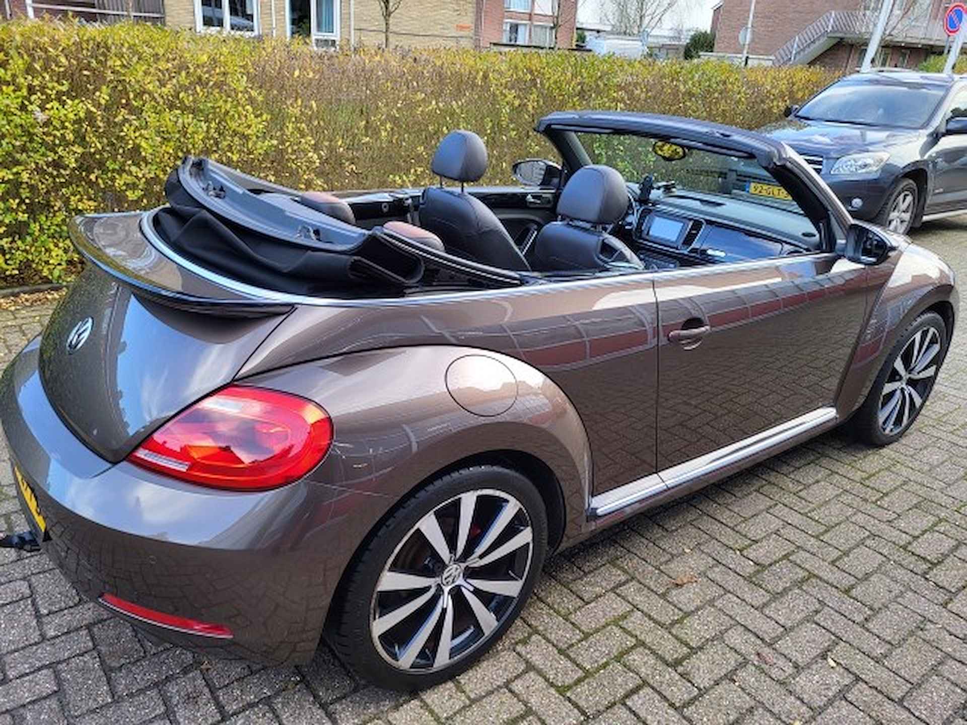 Volkswagen Beetle Cabriolet 2.0 TSI Exclusive Sport - 12/35