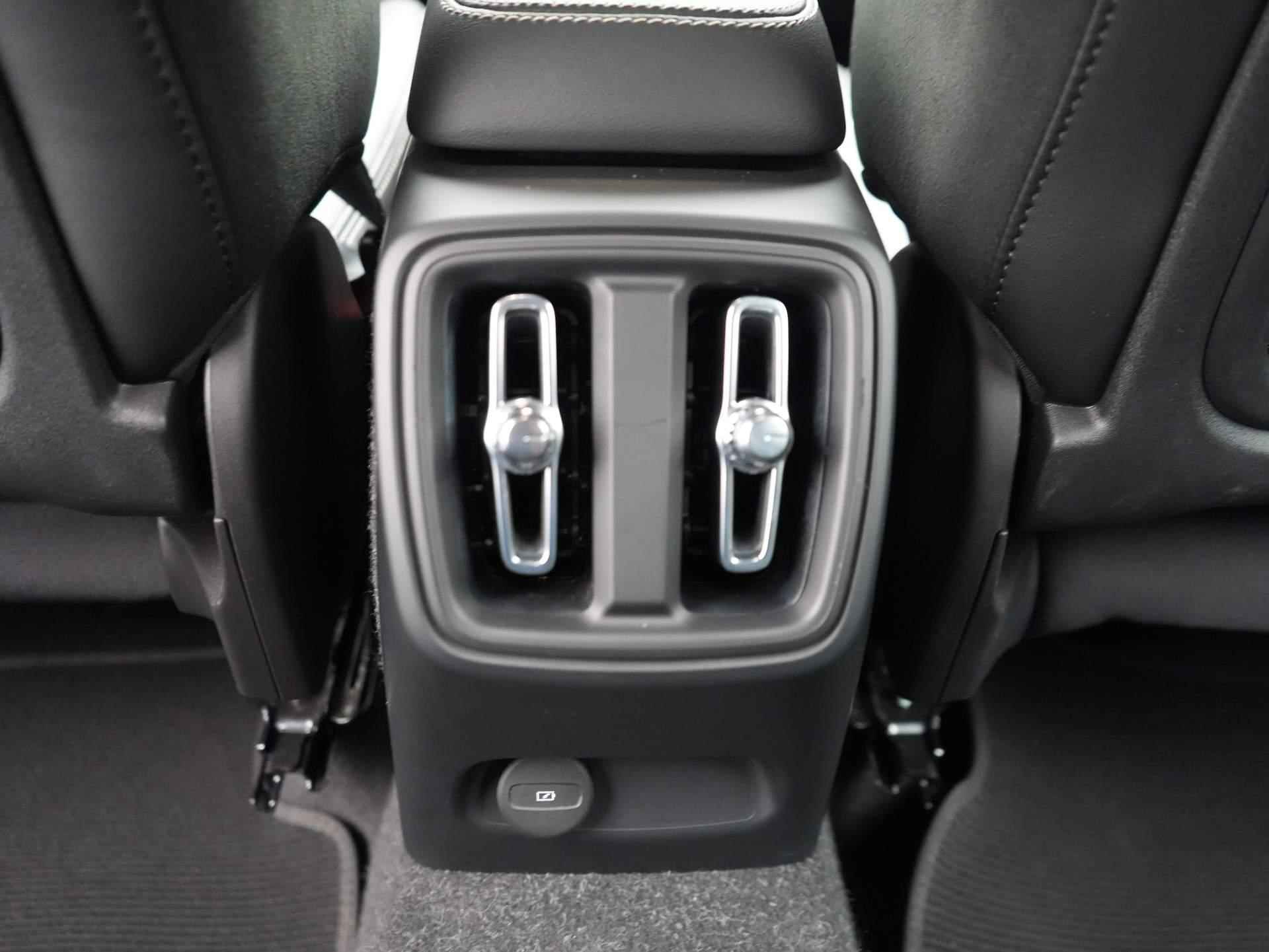 Volvo XC40 Recharge P8 AWD R-Design / Elek. Trekhaak / Camera / Cruise / Elek. Klep - 40/50