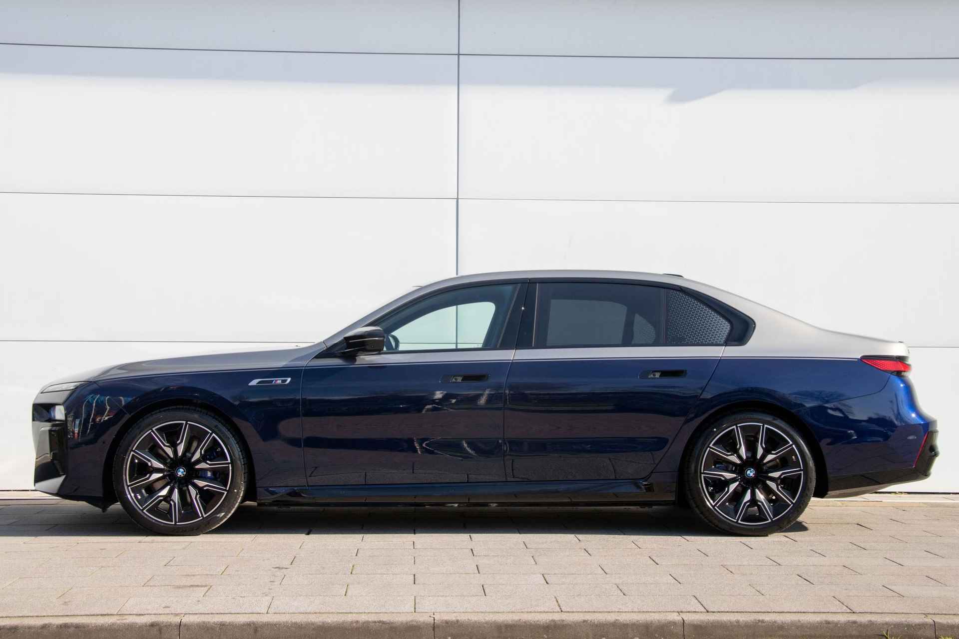 BMW i7 M70 xDrive | Sky Lounge | Bowers & Wilkins | Connoisseur Pack - 2/32
