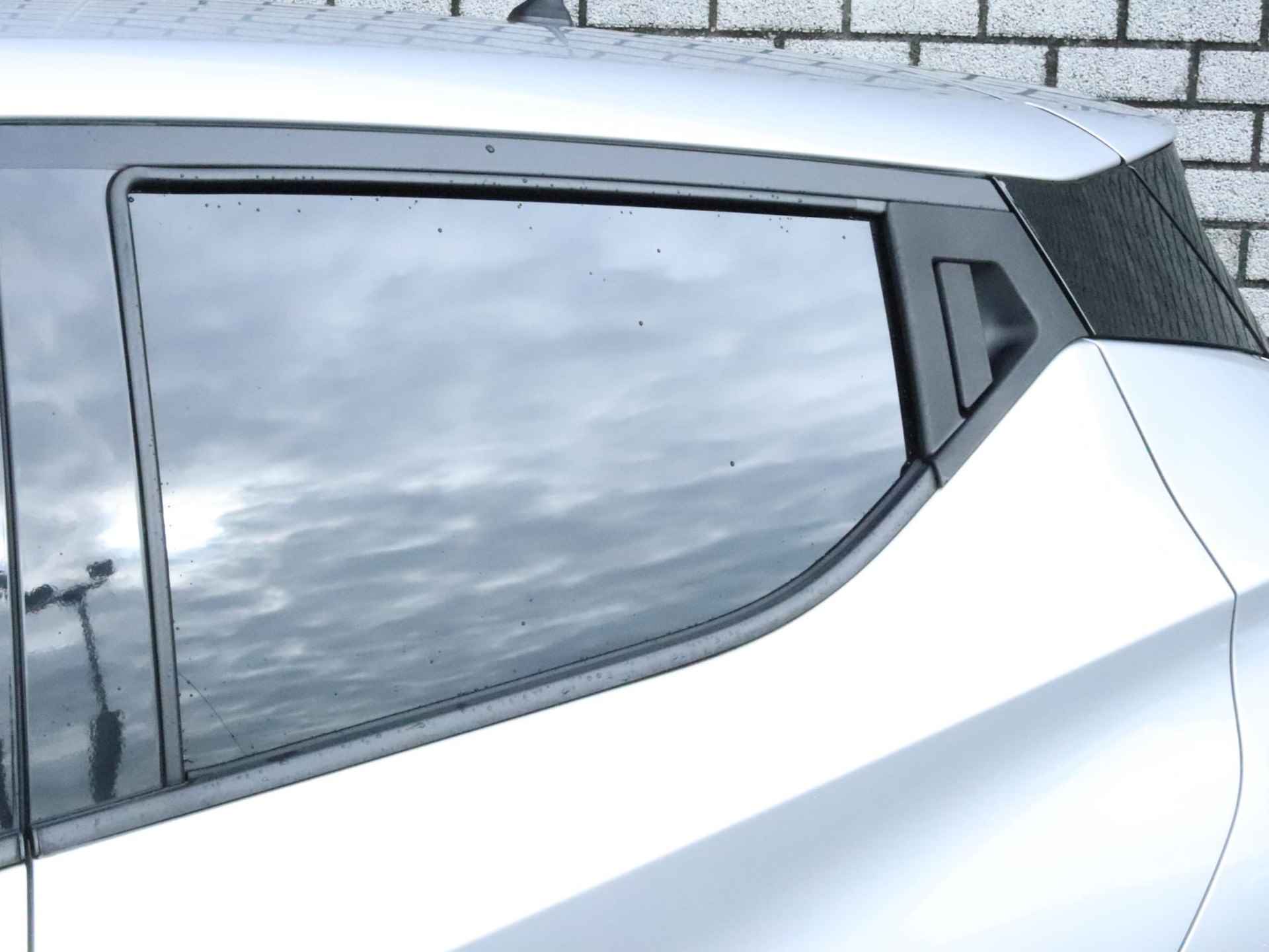 Nissan Micra 0.9 IG-T 90 N-Connecta N-Line | Navigatie | Afn. Trekhaak | Achteruitrijcamera | 17" LMV | Privacy Glass | Climate Control | - 19/31