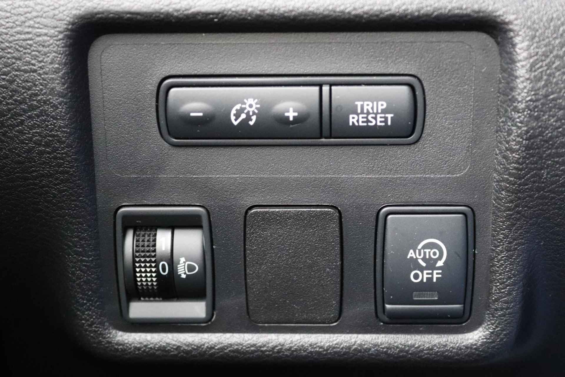 Nissan Micra 0.9 IG-T 90 N-Connecta N-Line | Navigatie | Climate Control | Camera | Parkeersensoren | LMV 17" | Trekhaak | - 27/31