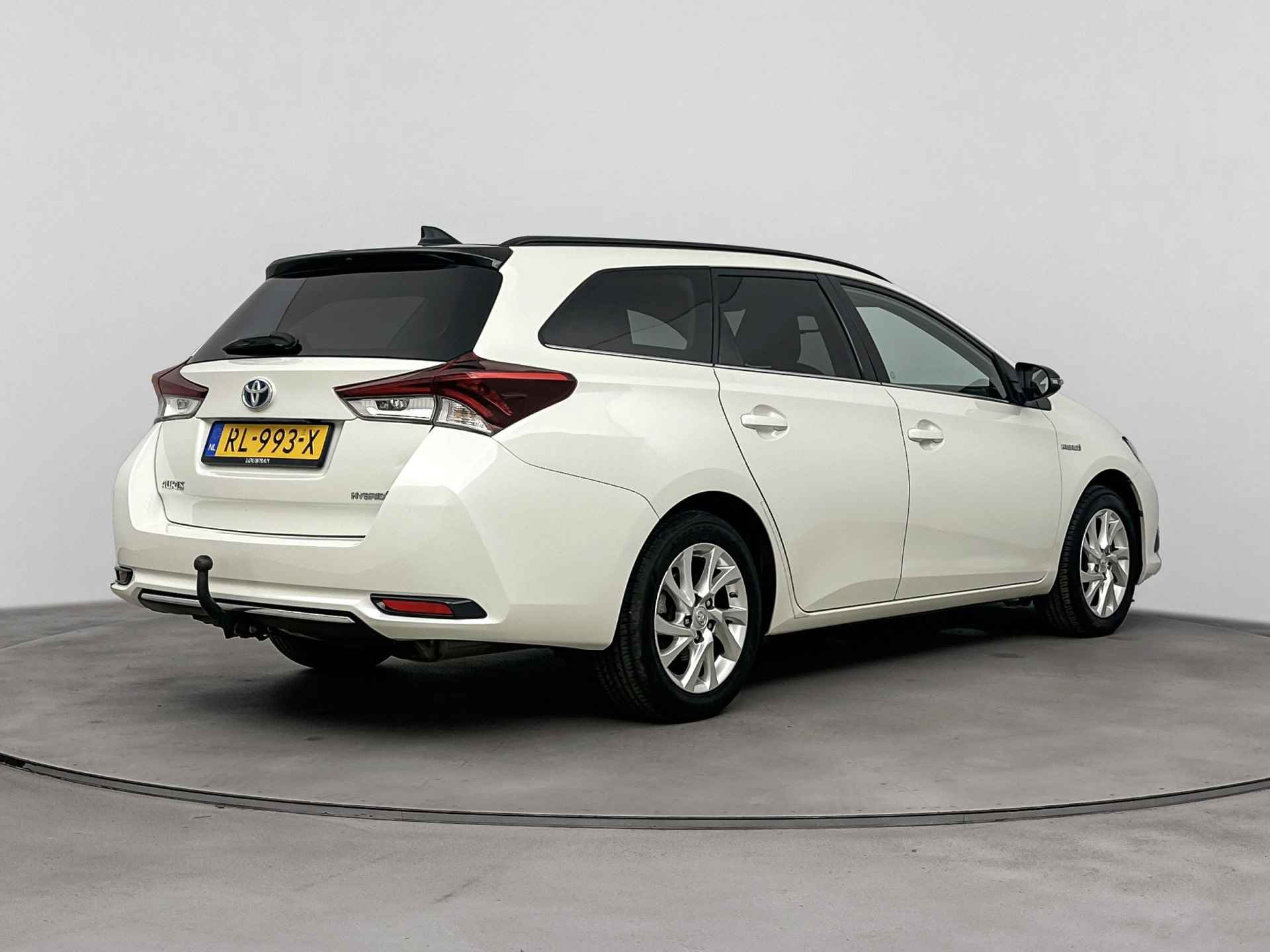 Toyota Auris Touring Sports 1.8 Hybrid Black Edition | Navigatie | Trekhaak | - 2/40