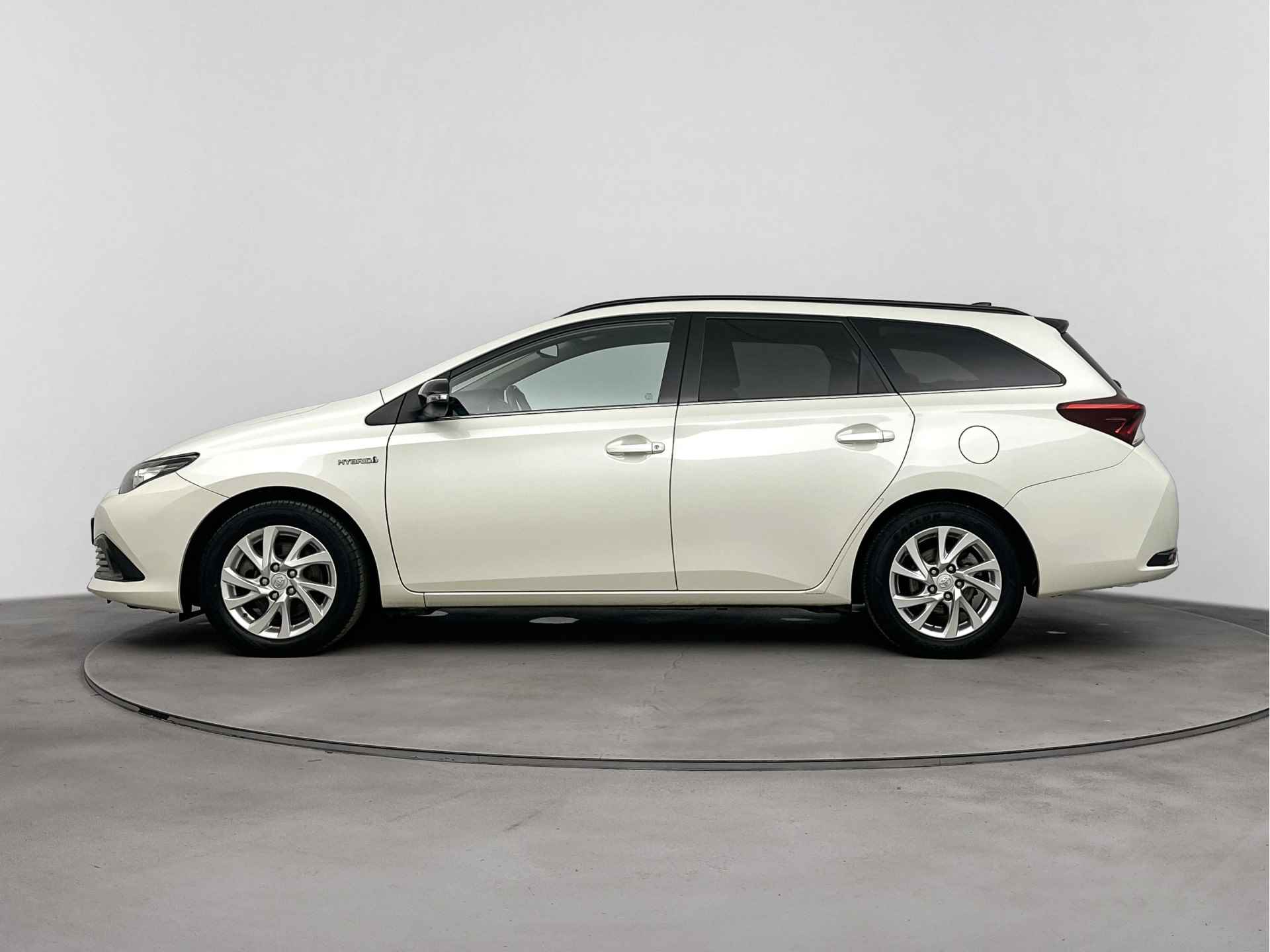 Toyota Auris Touring Sports 1.8 Hybrid Black Edition | Navigatie | Trekhaak | - 3/40