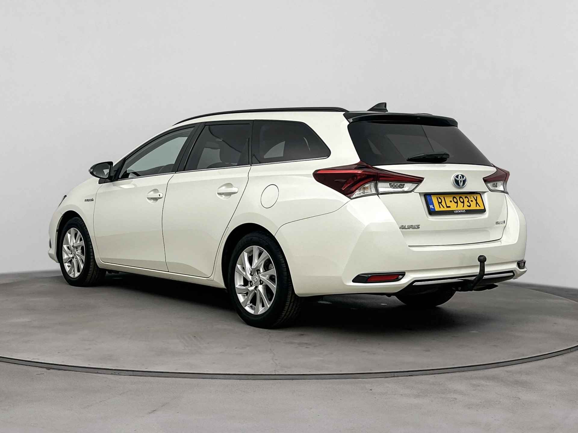 Toyota Auris Touring Sports 1.8 Hybrid Black Edition | Navigatie | Trekhaak | - 15/40