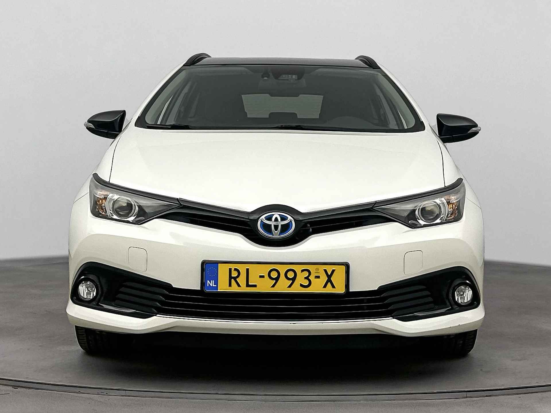 Toyota Auris Touring Sports 1.8 Hybrid Black Edition | Navigatie | Trekhaak | - 28/40