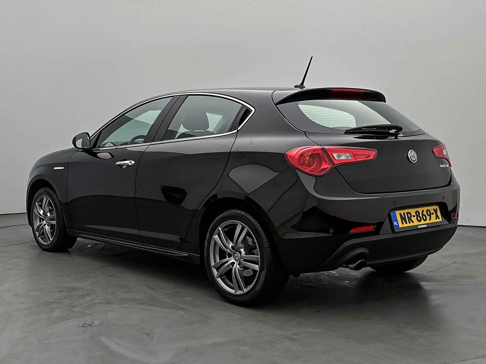 Alfa Romeo Giulietta Super 170 pk Automaat | Navigatie | Parkeersensoren Achter | LED Dagrijverlichting | Lederen Stuurwiel | Start/Stop Systeem | Climate Control | Cruise Control | Bluetooth | 17" Lichtmetalen Velgen | - 8/31