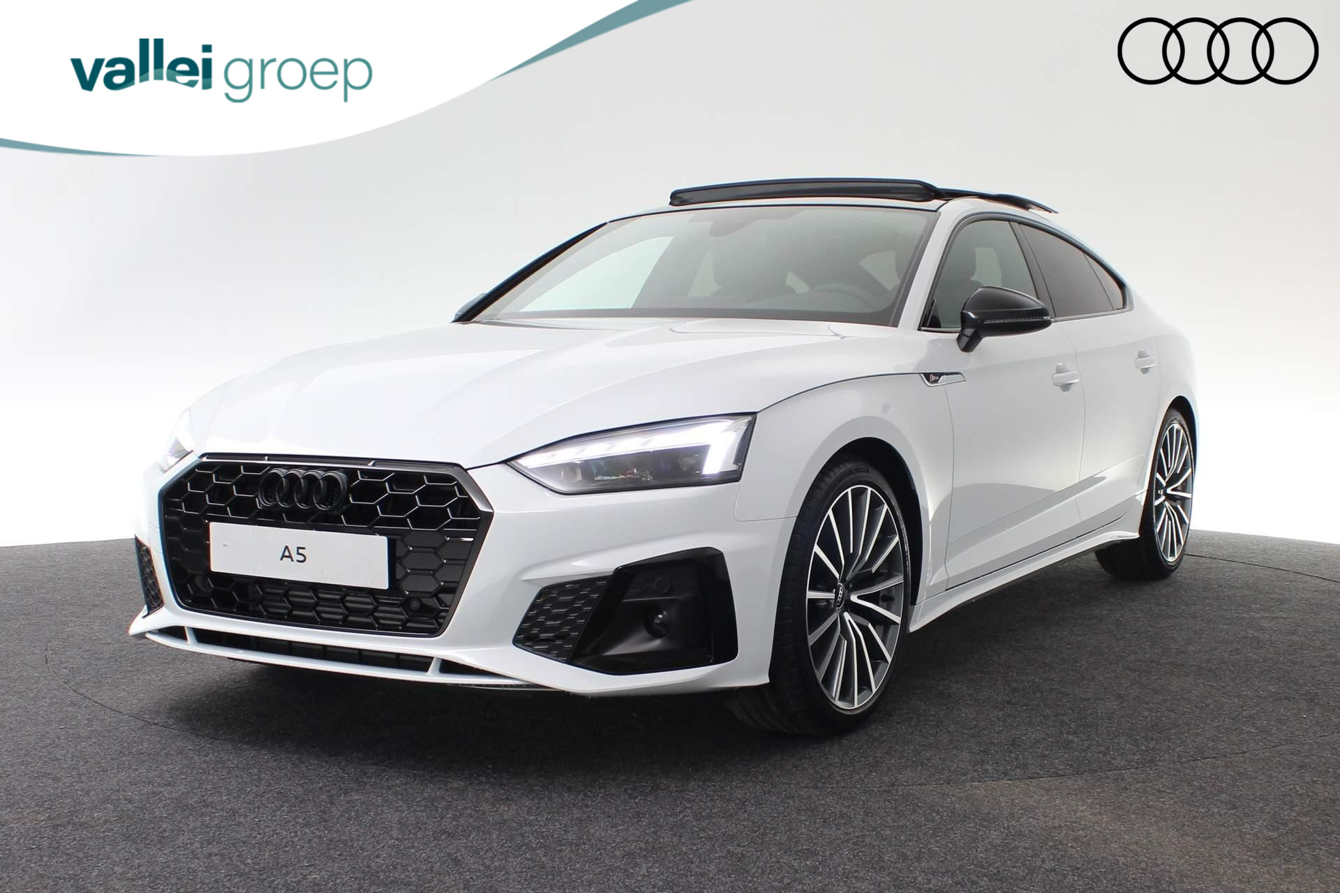 Audi A5 Sportback S edition Competition 35 TFSI 150PK | Glazen panoramadak | Assistentiepakket parking | Optiekpakket zwart plus |