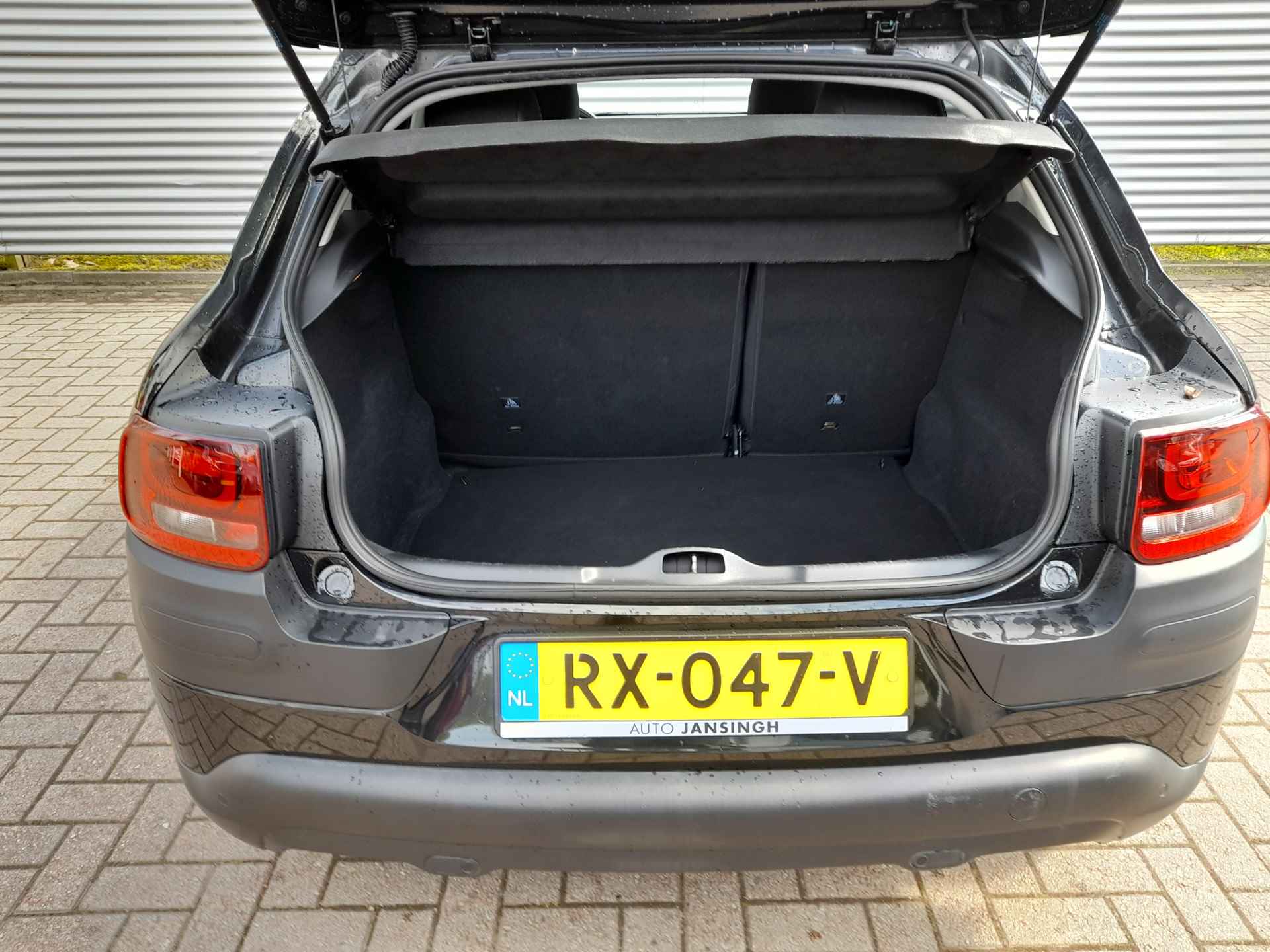 Citroën C4 Cactus 1.2 PureTech Shine Automaat met 60.883 km!! | Clima | Cruise | Navigatie | LM Velgen | Camera | Zeer lage km stand! | RIJKLAARPRIJS INCL 12 MAANDEN GARANTIE EN BEURT - 5/27