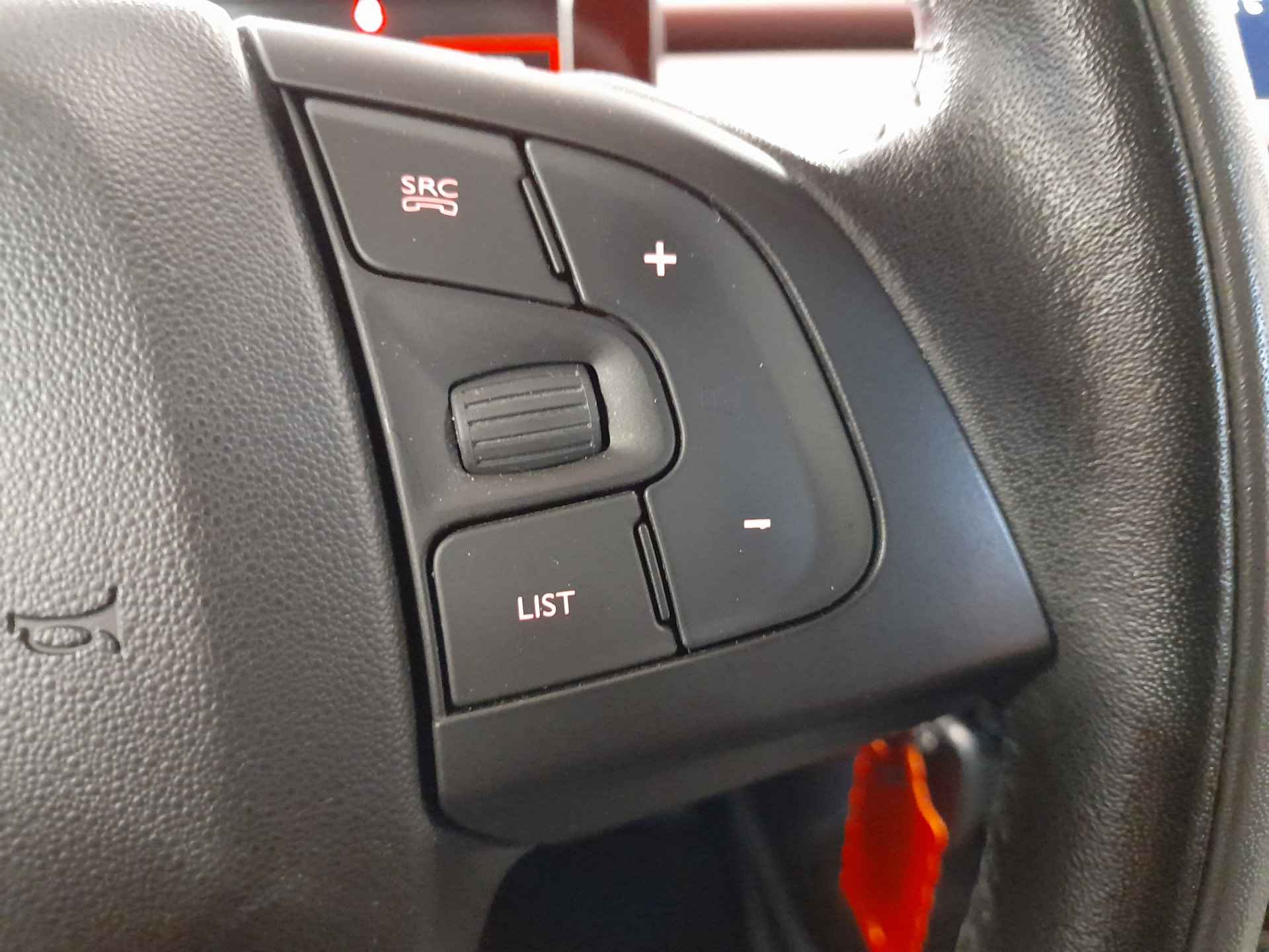 Citroën C4 Cactus 1.2 PureTech Shine Automaat met 60.883 km!! | Clima | Cruise | Navigatie | LM Velgen | Camera | Zeer lage km stand! | RIJKLAARPRIJS INCL 12 MAANDEN GARANTIE EN BEURT - 23/27