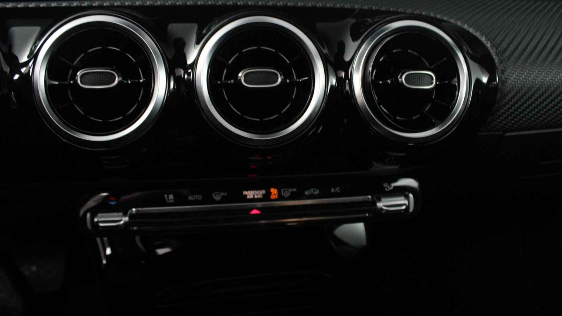 Mercedes-Benz A-klasse 200 Business Solution Limousine | Panoramadak  | Achteruitrijcamera | Apple carplay / Android auto Navigatie | - 25/40