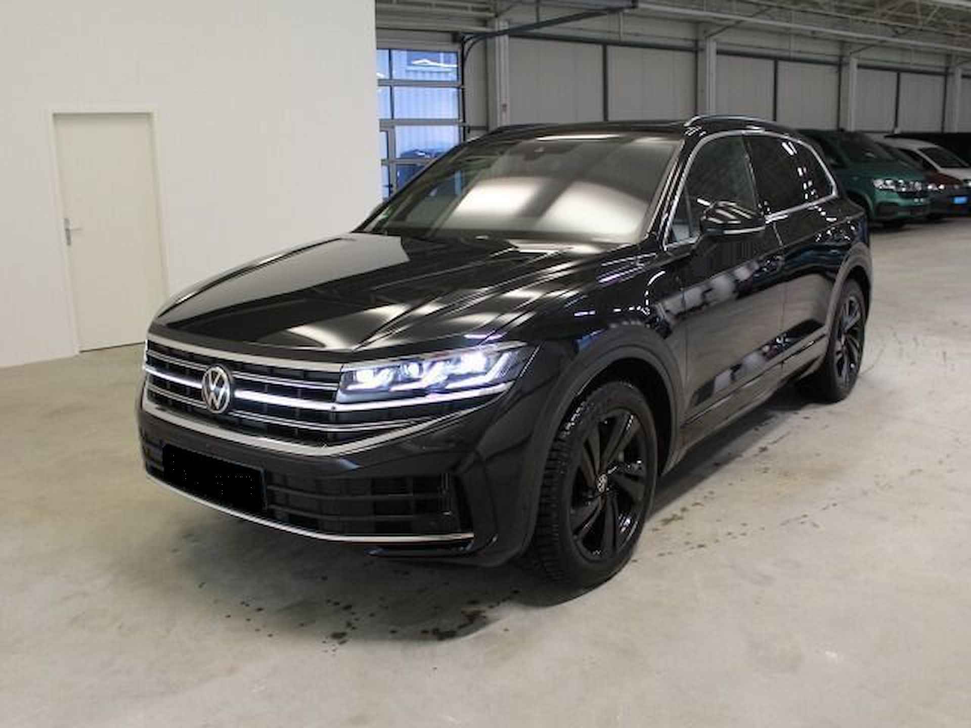 Volkswagen Touareg 3.0 TSi eHybrid 4M Elegance ACC Trekhaak Luchtvering Head-Up Panoramadak Massage Stoelkoeling - 2/13