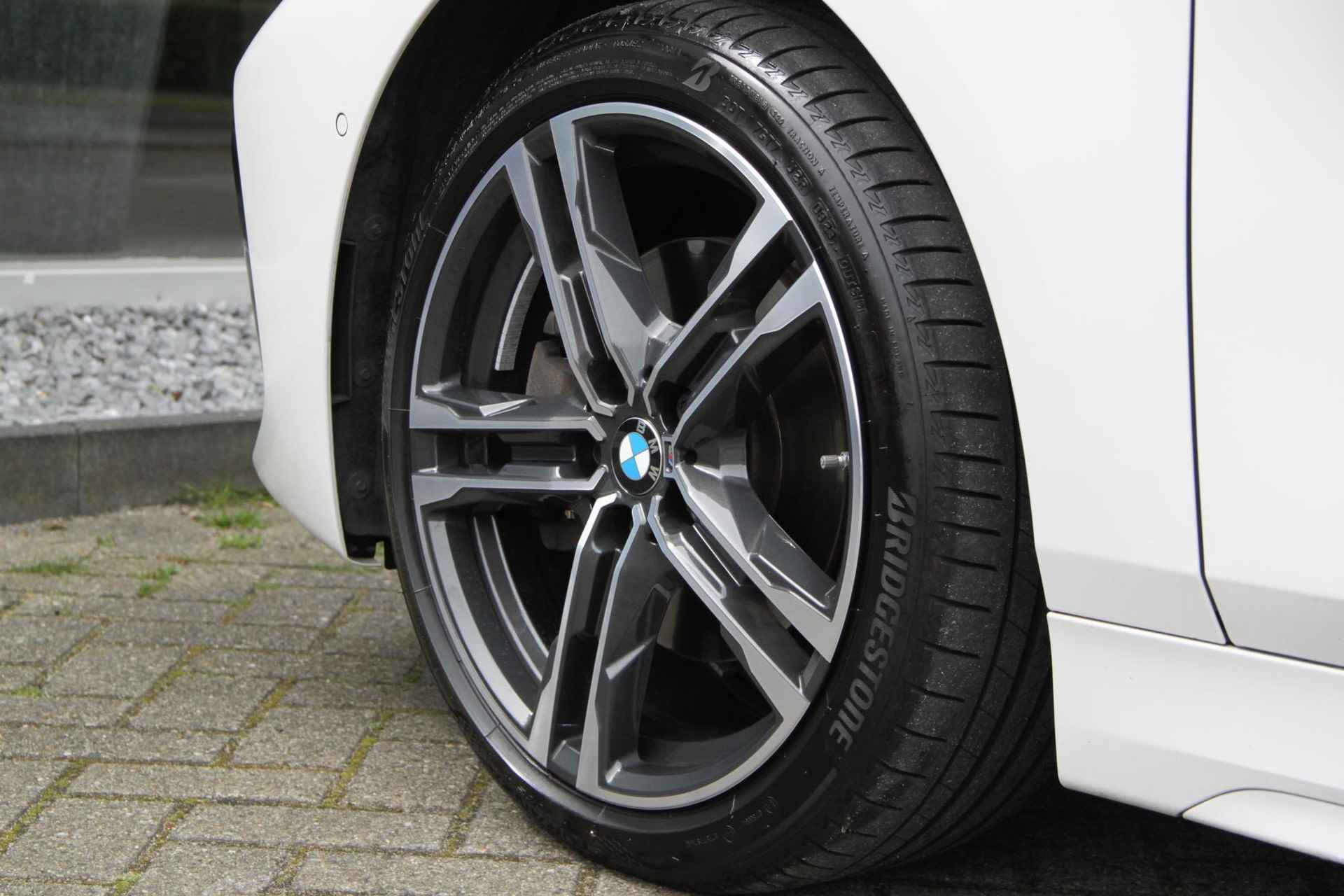 BMW 1-serie 118i Executive Edition / M SPORT / 18INCH / NL AUTO - 8/30