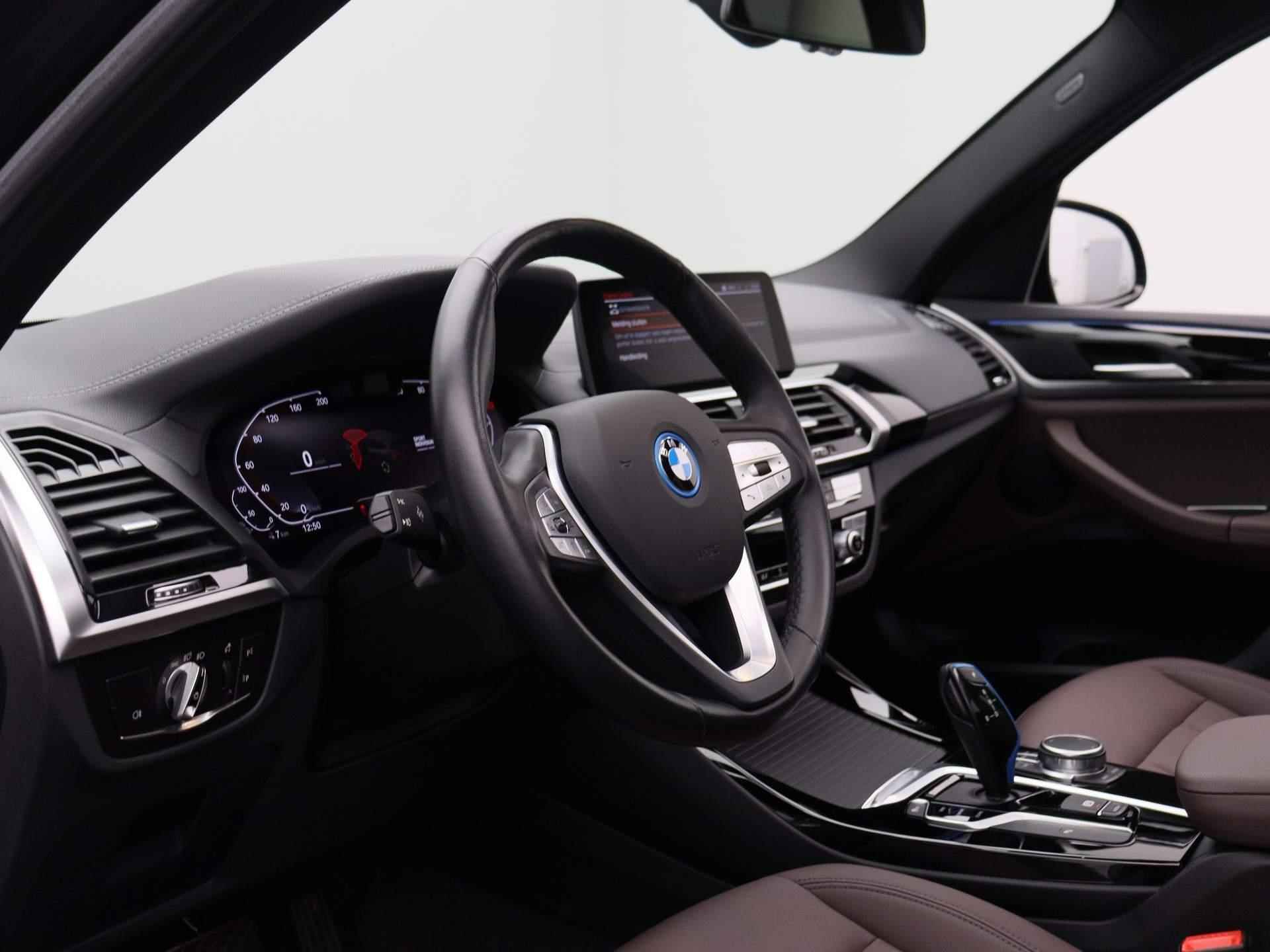 BMW iX3 Executive 80 kWh | Automaat | Panorama dak | Leder | Navigatie | Climate control | Camera | Schuifdak | Parkeer sensoren | LMV | LED | Virtual cockpit | Stoel verwarming - 39/46