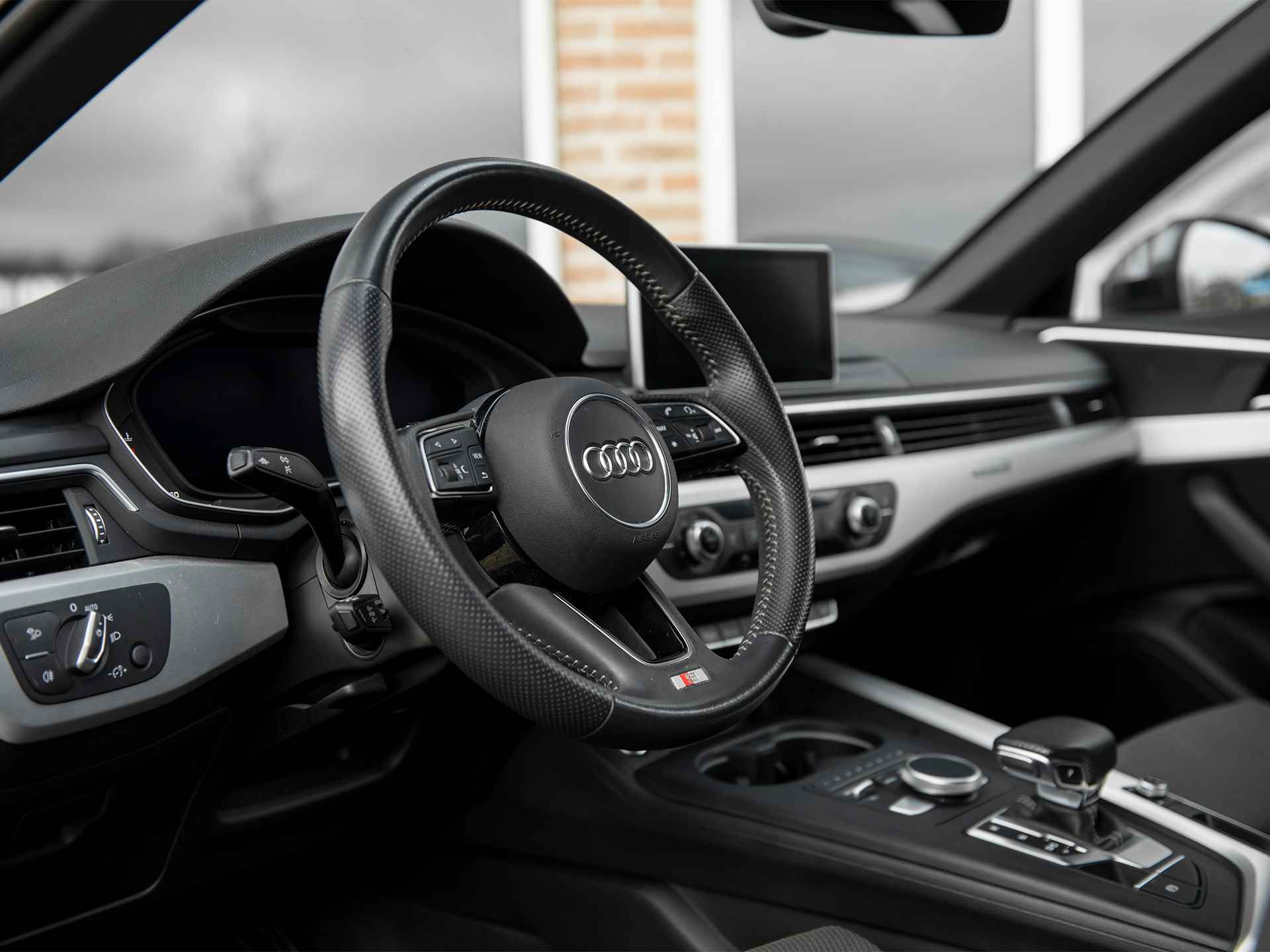 Audi A4 Avant 2.0TDi 190pk Quattro S-Tronic S-Line Black Edition | MMI Navi Plus | Virtual Cockpit | Ass.pakket Tour & City | Black optic | Comf.telefonie | Afn. Trekhaak | Adaptive Cruise Control | Active Lane Assist | Standkachel - 4/60