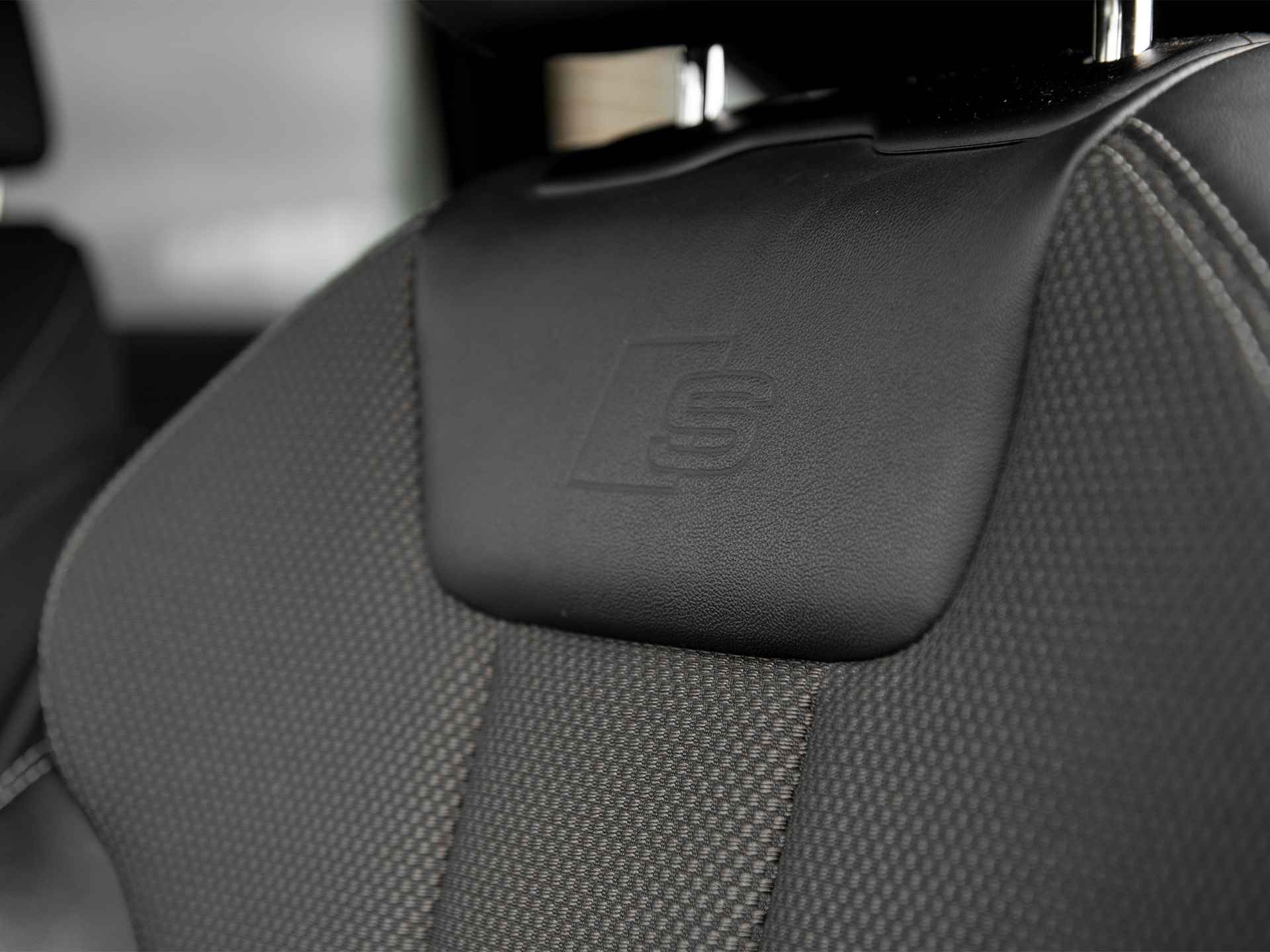Audi A4 Avant 2.0TDi 190pk Quattro S-Tronic S-Line Black Edition | MMI Navi Plus | Virtual Cockpit | Ass.pakket Tour & City | Black optic | Comf.telefonie | Afn. Trekhaak | Adaptive Cruise Control | Active Lane Assist | Standkachel - 7/60
