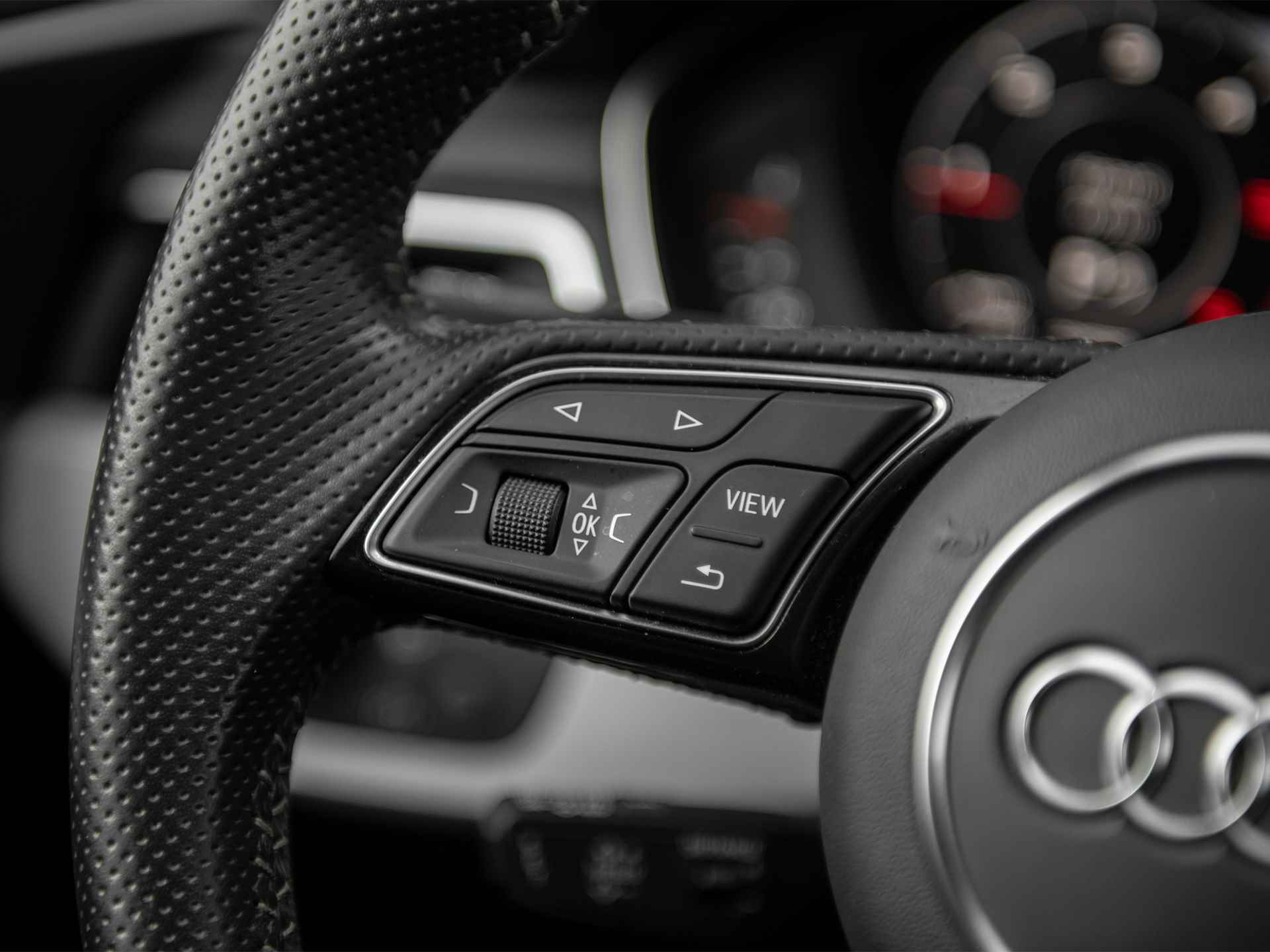 Audi A4 Avant 2.0TDi 190pk Quattro S-Tronic S-Line Black Edition | MMI Navi Plus | Virtual Cockpit | Ass.pakket Tour & City | Black optic | Comf.telefonie | Afn. Trekhaak | Adaptive Cruise Control | Active Lane Assist | Standkachel - 11/60