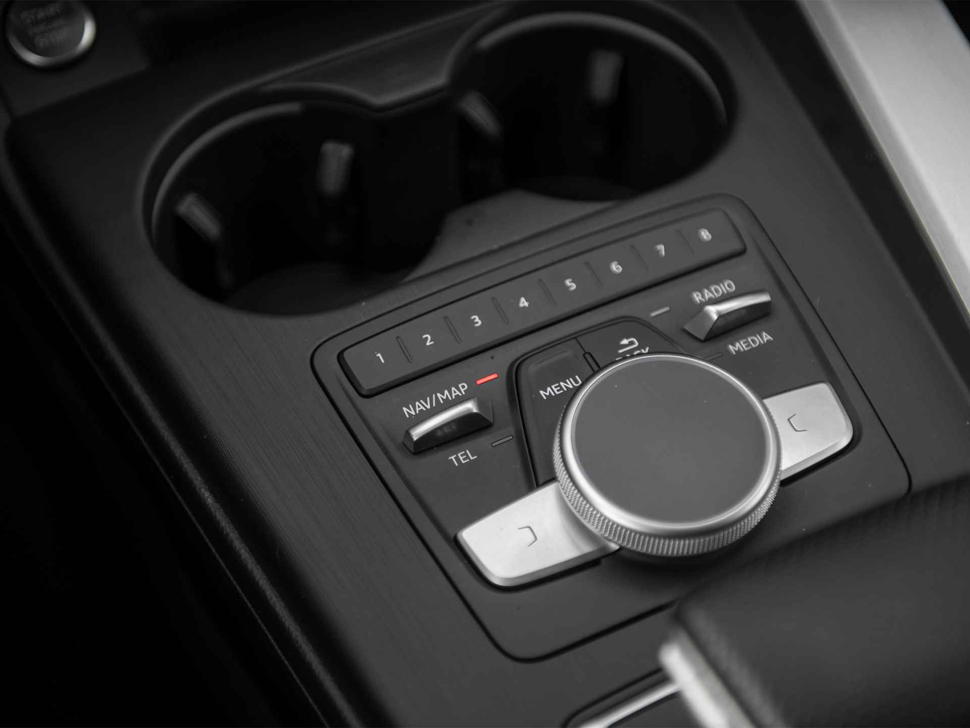 Audi A4 Avant 2.0TDi 190pk Quattro S-Tronic S-Line Black Edition | MMI Navi Plus | Virtual Cockpit | Ass.pakket Tour & City | Black optic | Comf.telefonie | Afn. Trekhaak | Adaptive Cruise Control | Active Lane Assist | Standkachel - 33/60