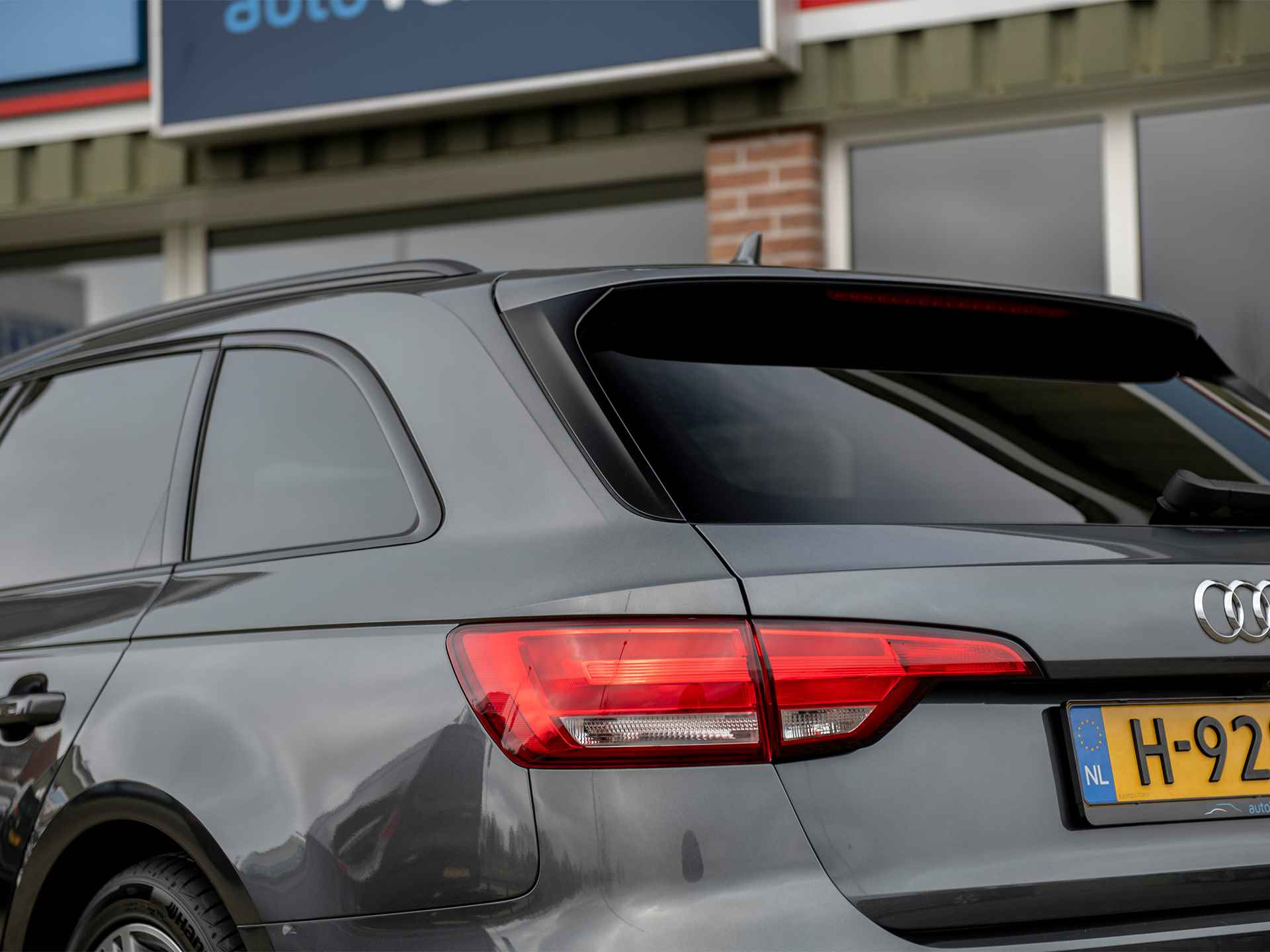 Audi A4 Avant 2.0TDi 190pk Quattro S-Tronic S-Line Black Edition | MMI Navi Plus | Virtual Cockpit | Ass.pakket Tour & City | Black optic | Comf.telefonie | Afn. Trekhaak | Adaptive Cruise Control | Active Lane Assist | Standkachel - 44/60