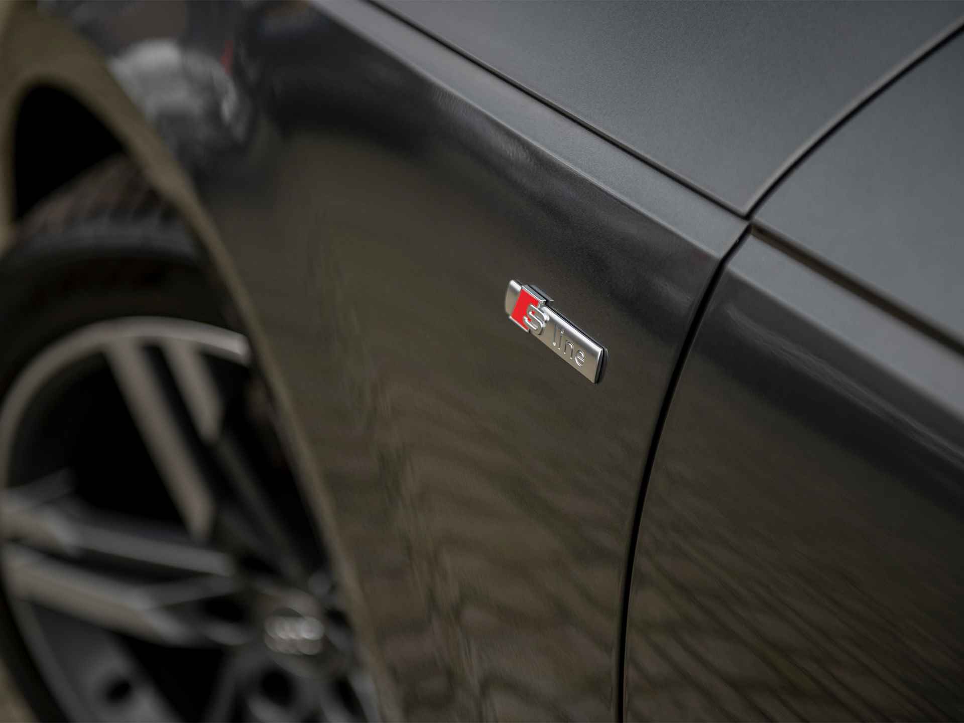 Audi A4 Avant 2.0TDi 190pk Quattro S-Tronic S-Line Black Edition | MMI Navi Plus | Virtual Cockpit | Ass.pakket Tour & City | Black optic | Comf.telefonie | Afn. Trekhaak | Adaptive Cruise Control | Active Lane Assist | Standkachel - 48/60