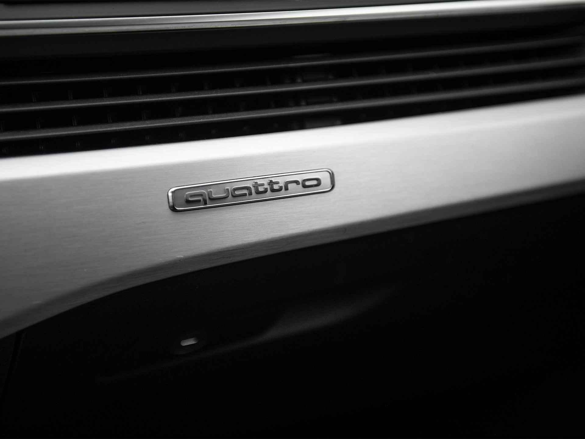 Audi A4 Avant 2.0TDi 190pk Quattro S-Tronic S-Line Black Edition | MMI Navi Plus | Virtual Cockpit | Ass.pakket Tour & City | Black optic | Comf.telefonie | Afn. Trekhaak | Adaptive Cruise Control | Active Lane Assist | Standkachel - 57/60