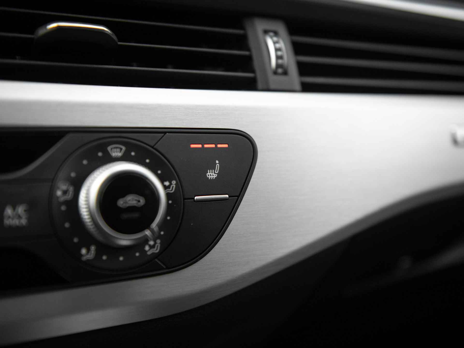 Audi A4 Avant 2.0TDi 190pk Quattro S-Tronic S-Line Black Edition | MMI Navi Plus | Virtual Cockpit | Ass.pakket Tour & City | Black optic | Comf.telefonie | Afn. Trekhaak | Adaptive Cruise Control | Active Lane Assist | Standkachel - 58/60