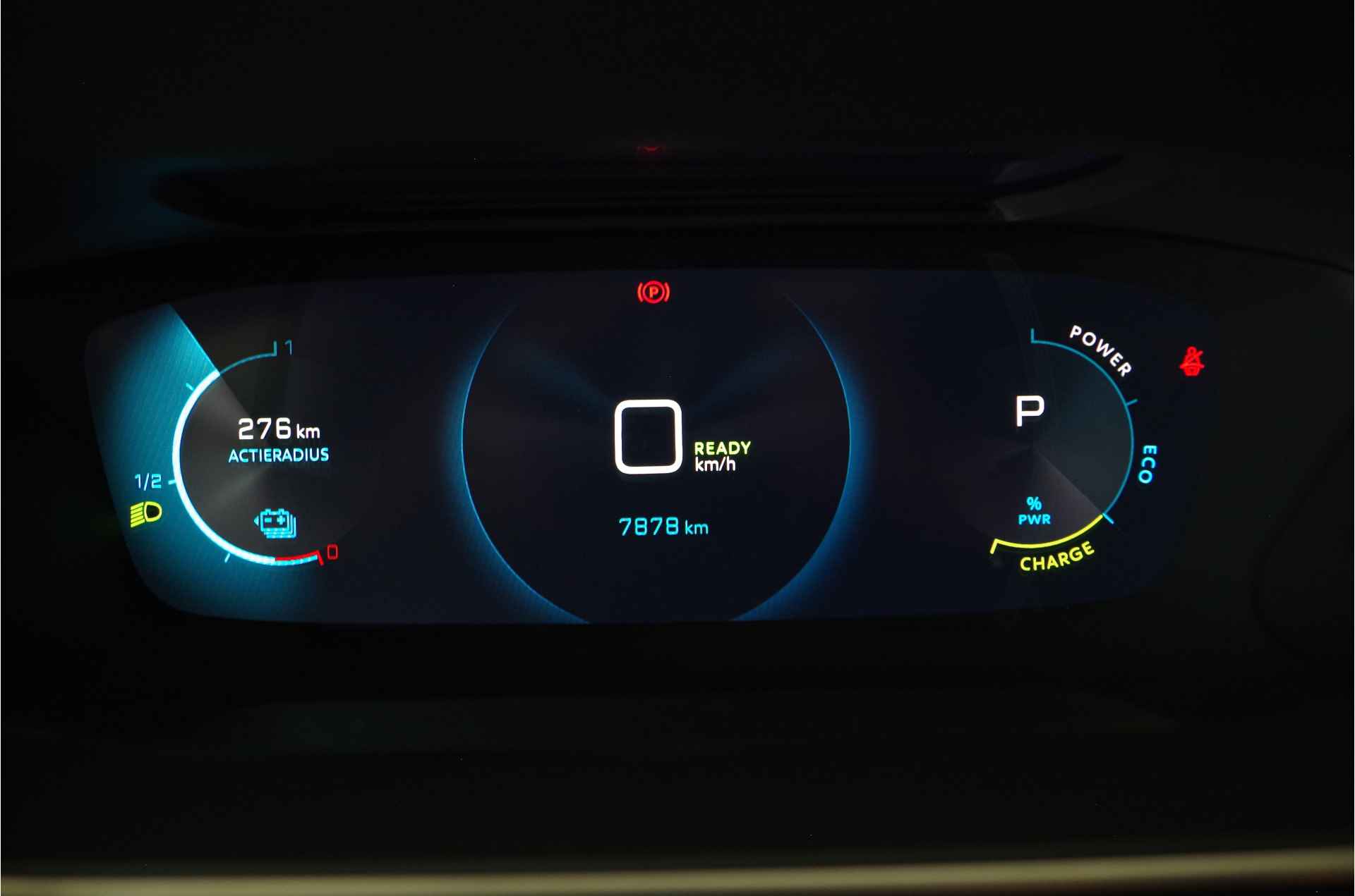 Peugeot e-2008 EV Allure Pack 50 kWh > Camera/16%bijtelling//17inch/all season/Parelmoer-wit/digitale cockpit - 4/27