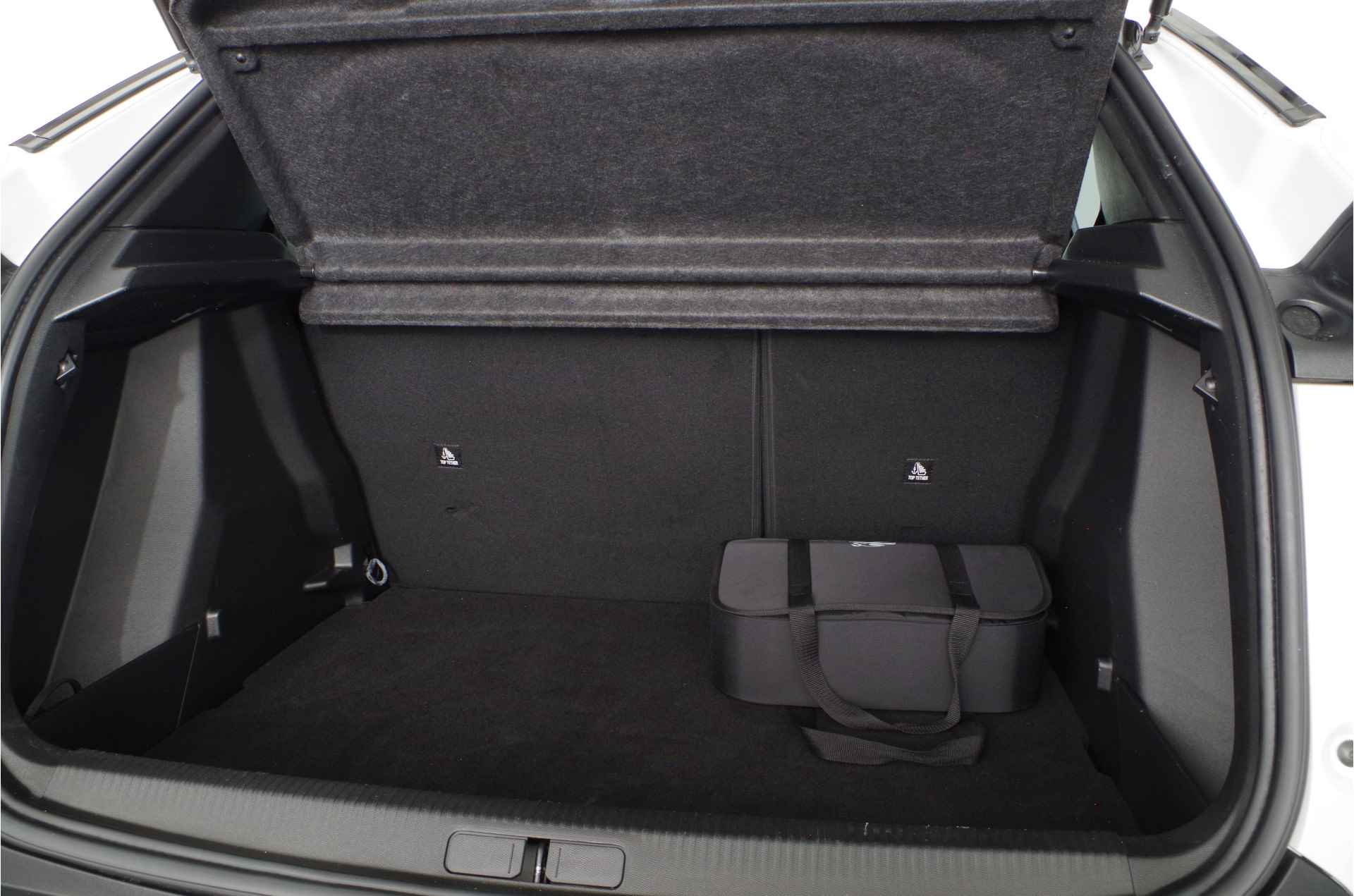 Peugeot e-2008 EV Allure Pack 50 kWh > Camera/16%bijtelling//17inch/all season/Parelmoer-wit/digitale cockpit - 11/27